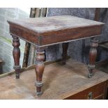 A Victorian mahogany bidet stool (lacking liner) on turned legs, 22¾” wide; together with an oak