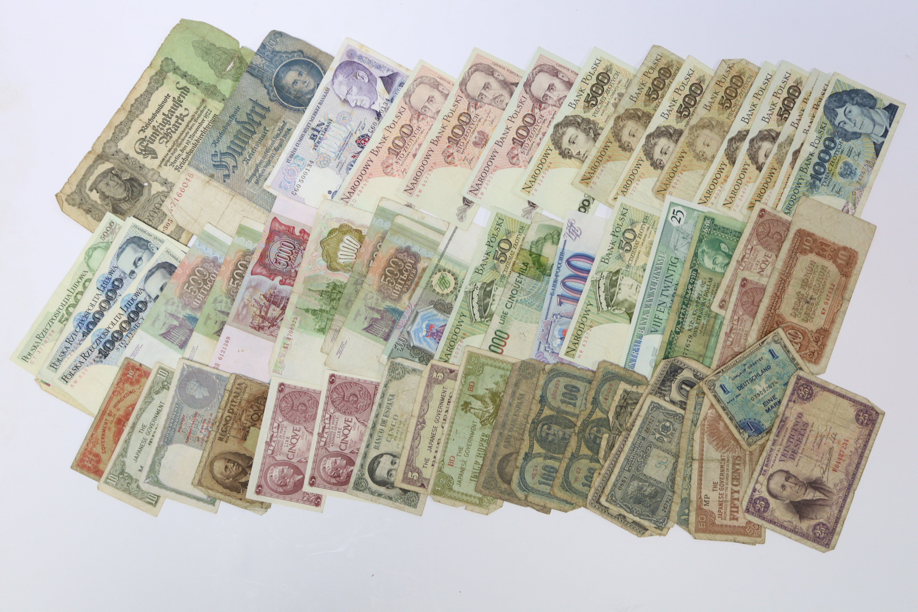 A collection of approximately one hundred & thirty mostly foreign banknotes; & a small quantity of - Image 2 of 3