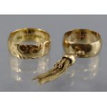 *WITHDRAWN* An Edwardian 18ct. gold engraved band, Birmingham 1903, size: M/N; weight: 5.6gm; & a 9