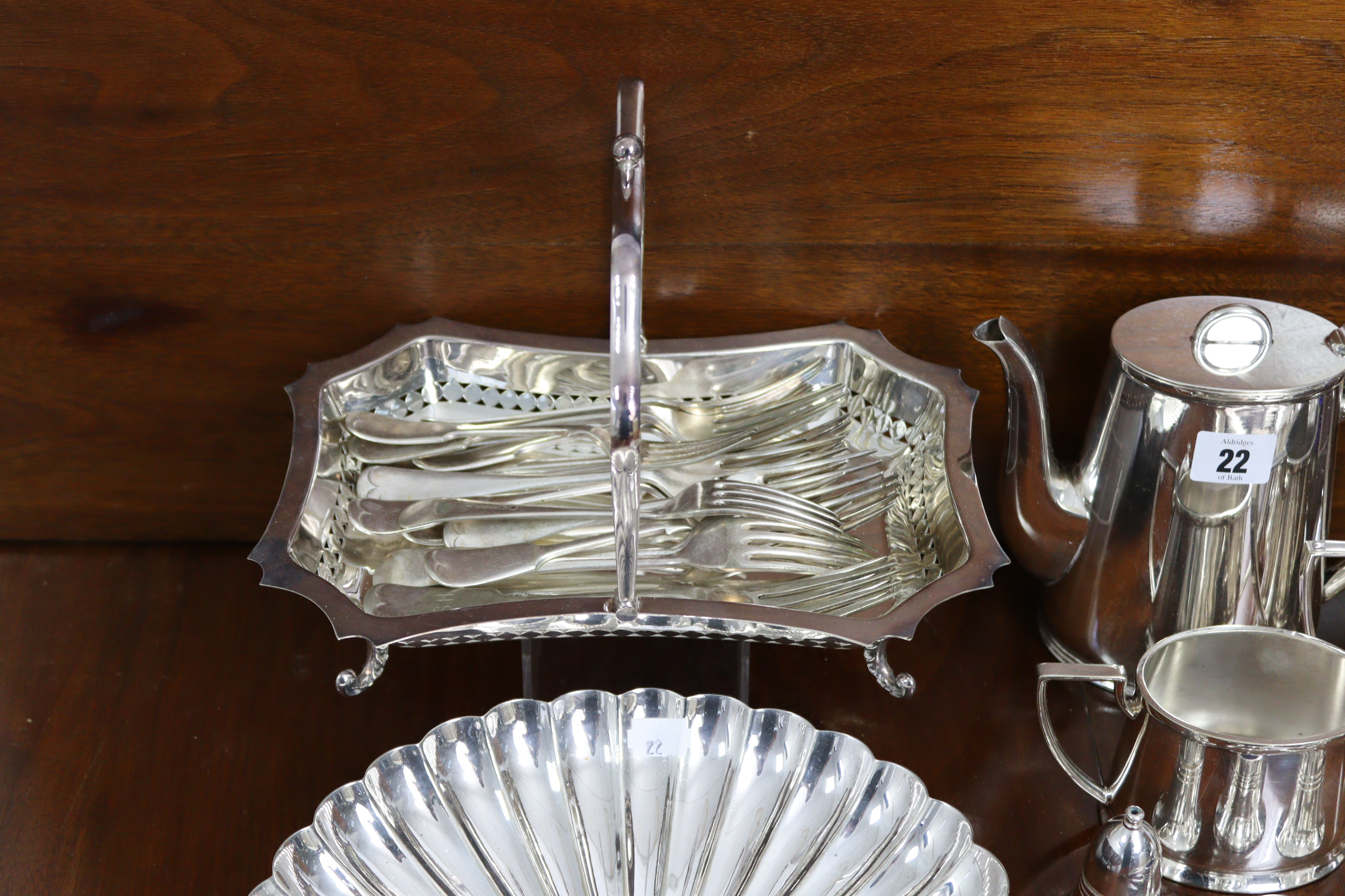 A Walker & Hall silver plated three-piece tea service of oval tapered form; a silver plated - Image 6 of 9