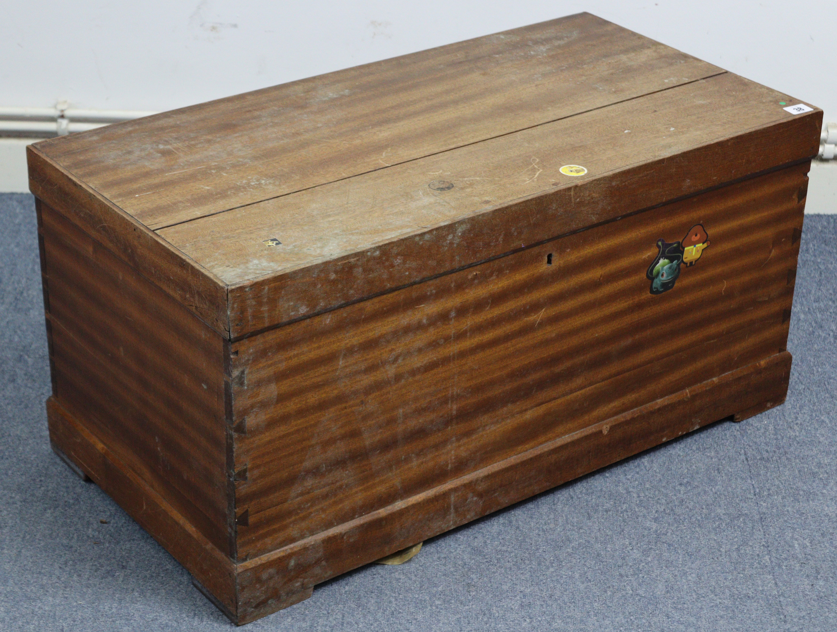 A mahogany storage trunk with hinged lift lid & on block feet, 33½” wide x 16¼” high. - Image 2 of 2