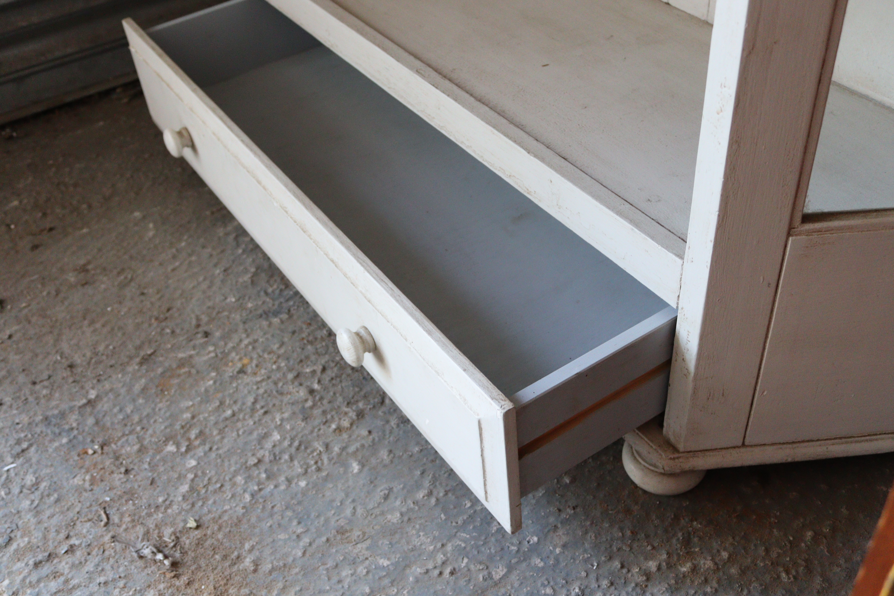 A light grey painted pine tall standing open bookcase, fitted five shelves above a long drawer, with - Image 5 of 5