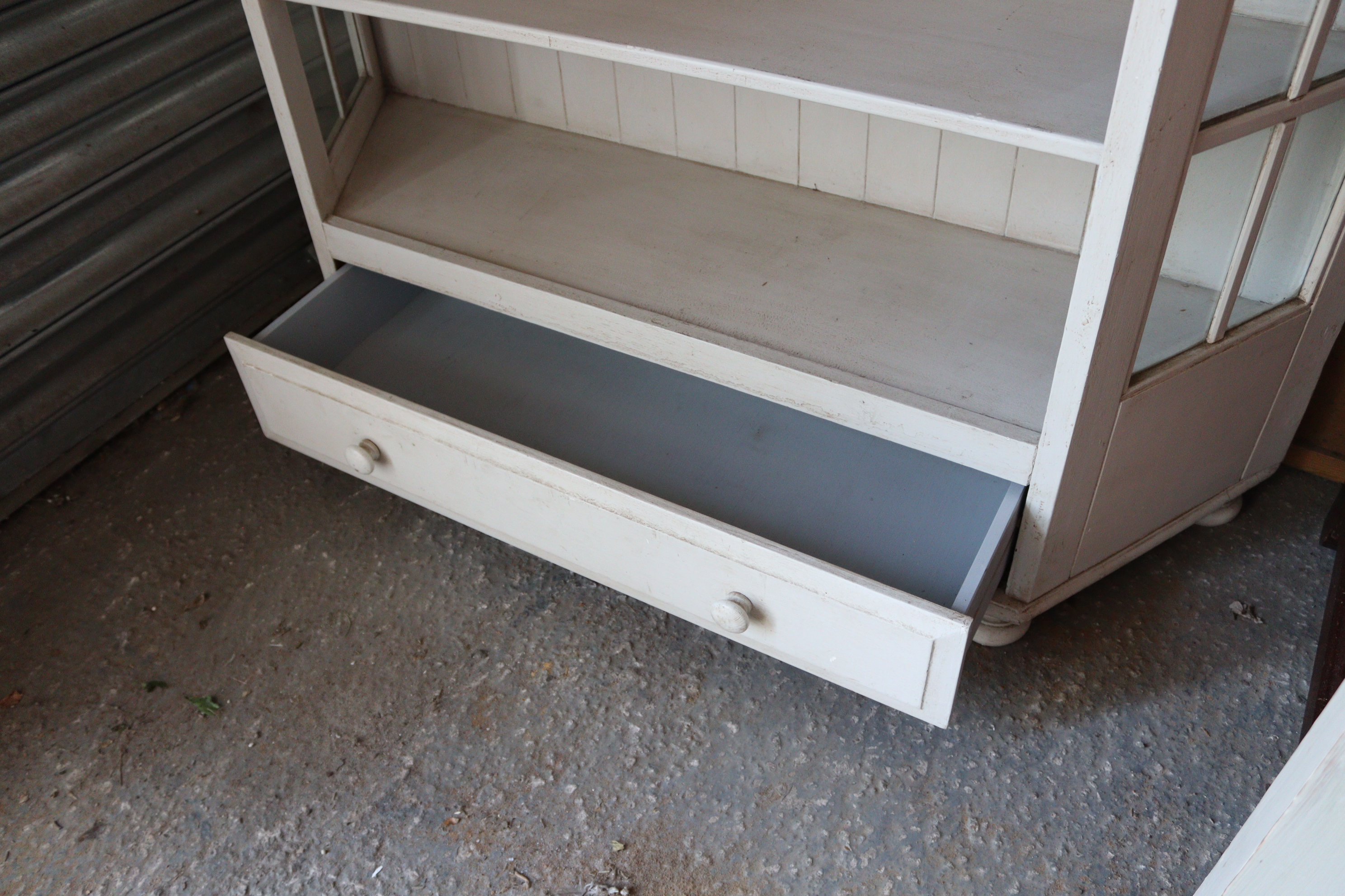 A light grey painted pine tall standing open bookcase, fitted five shelves above a long drawer, with - Image 4 of 5