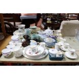 Various items of decorative china & pottery.