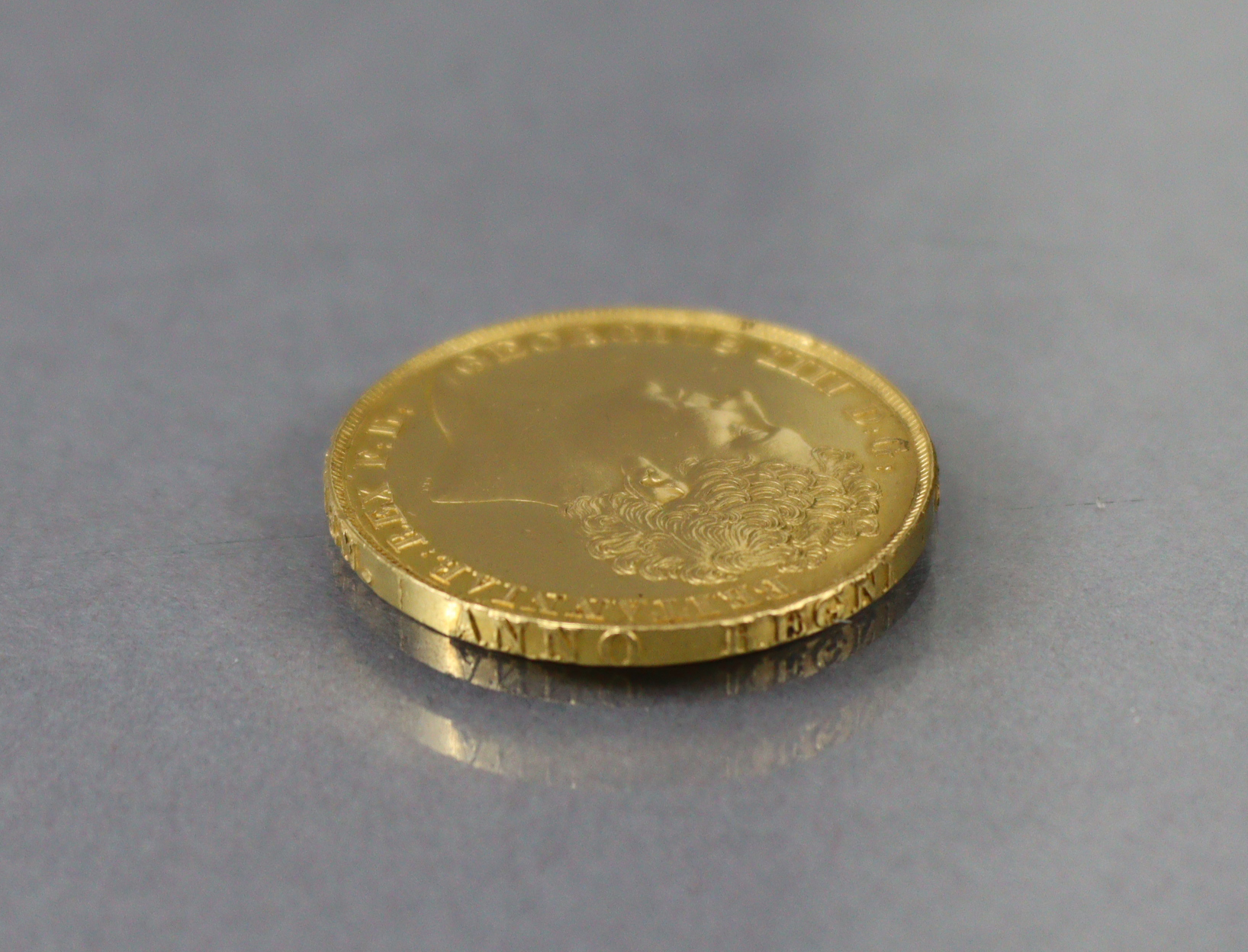 A GEORGE IV GOLD TWO POUNDS COIN, 1823, obverse with bare head facing left, reverse with St. - Image 3 of 6