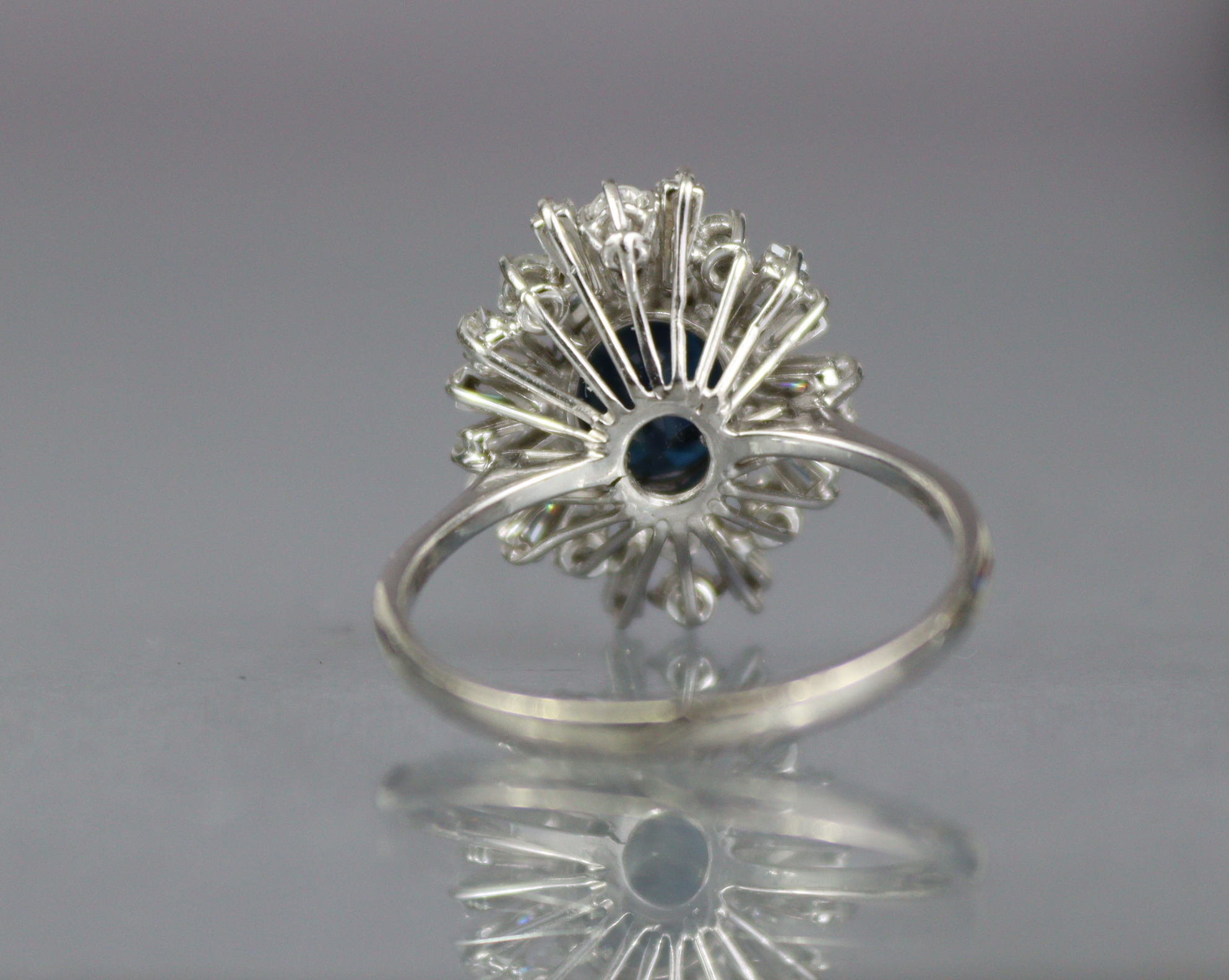 A SAPPHIRE & DIAMOND RING, the oval-cut sapphire approx. 2 carats set within a radiating border of - Image 4 of 4