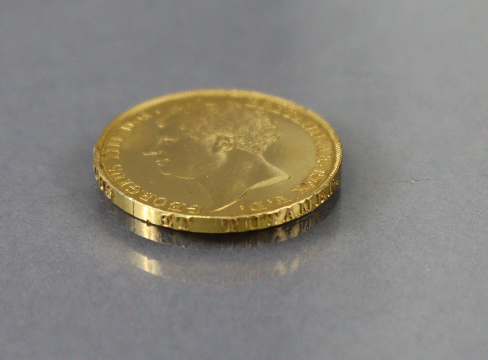 A GEORGE IV GOLD TWO POUNDS COIN, 1823, obverse with bare head facing left, reverse with St. - Image 5 of 6