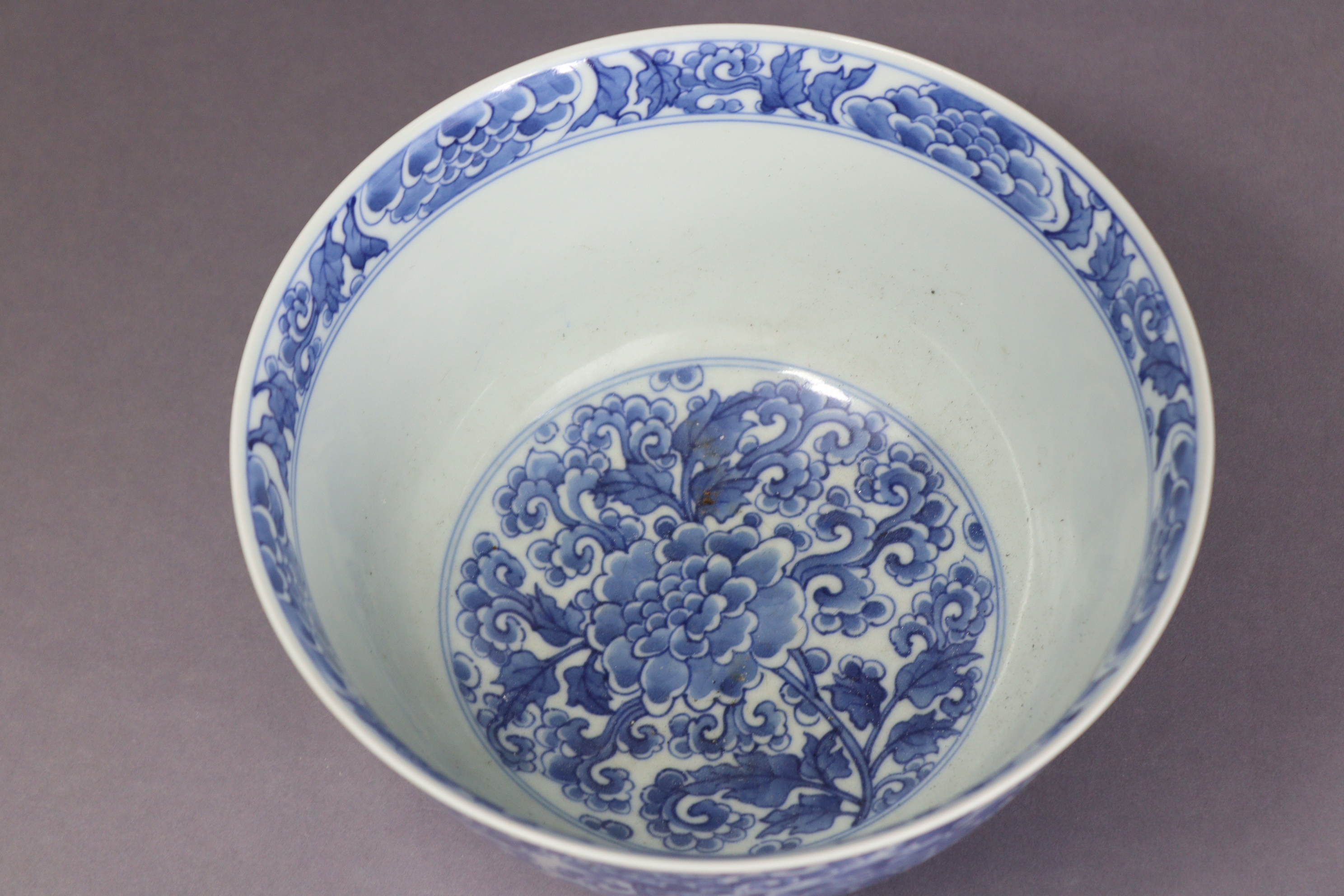 A Chinse blue & white porcelain deep bowl, decorated to the interior & exterior with scrolling - Image 4 of 8