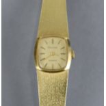 AN 18ct. GOLD BULOVA LADIES’ BRACELET WATCH, the cushion-shaped gold dial with baton numerals, 23