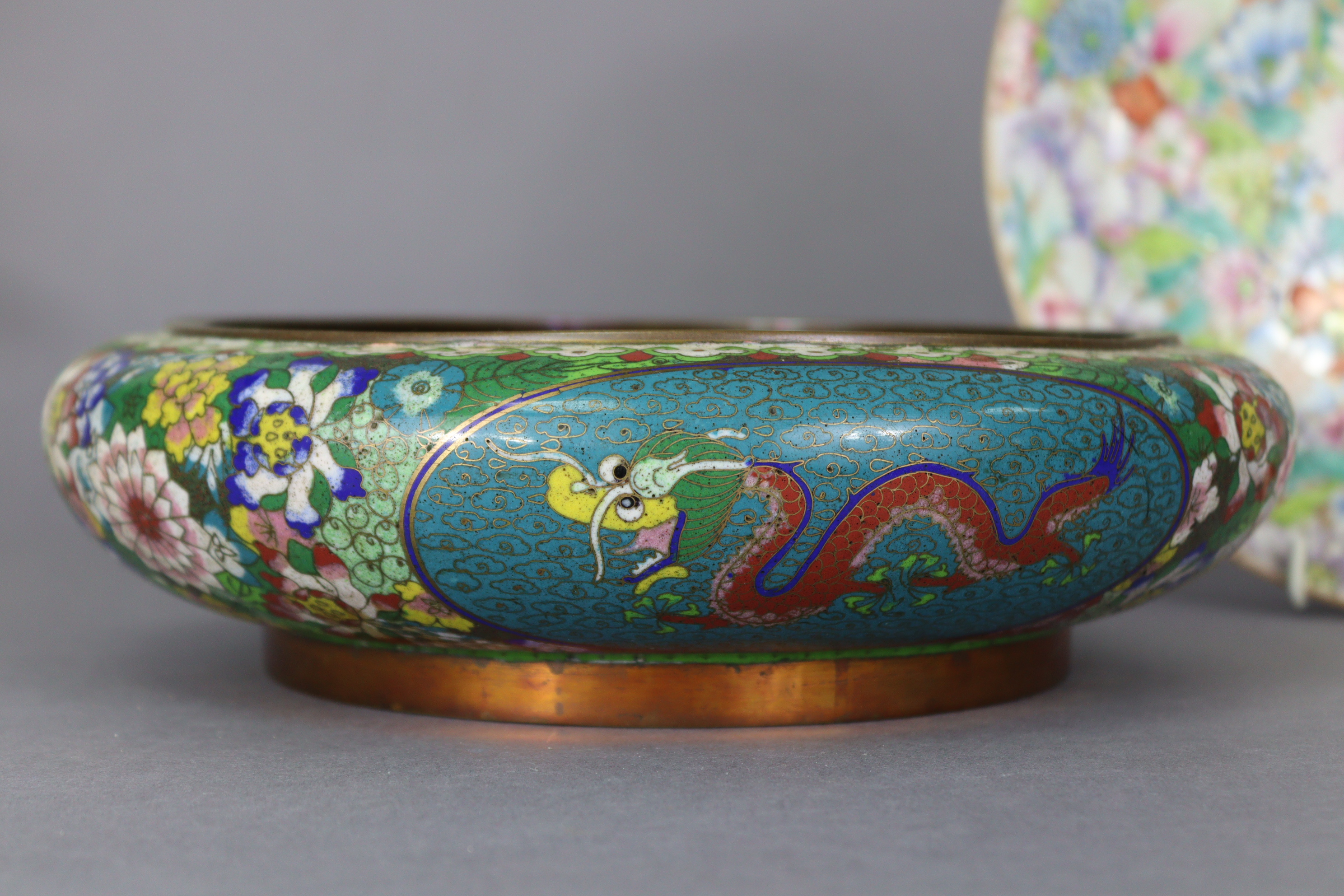 A Chinese porcelain shallow dish with all-over millefleur decoration in famille rose enamels, Qianlo - Image 6 of 9