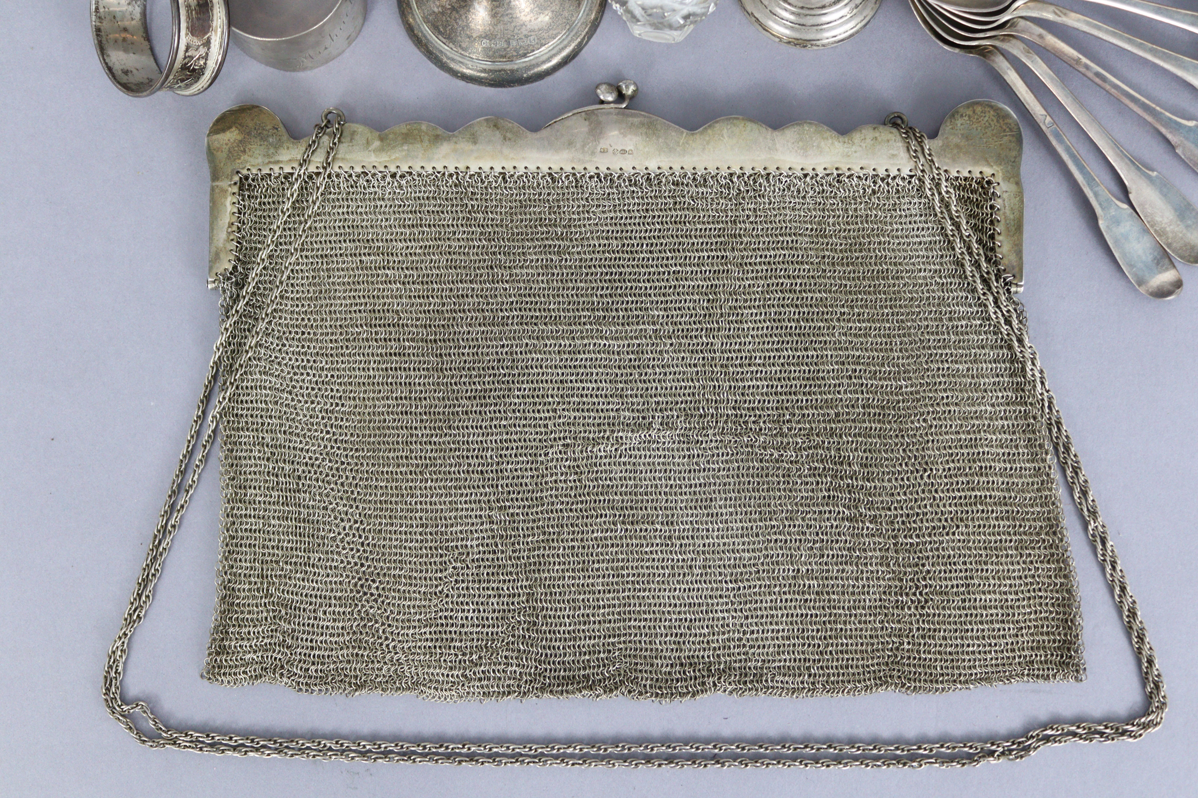 A large silver mesh ladies’ evening bag with chain handle, 9½” wide, London import marks for - Image 2 of 4