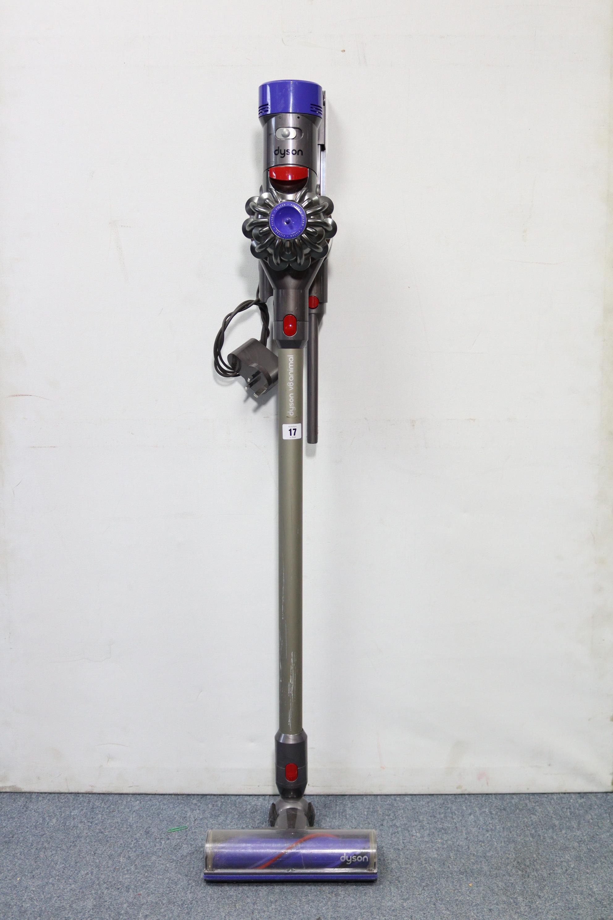 A Dyson “V8 Animal” cordless vacuum cleaner, with charger, w.o. - Image 2 of 4