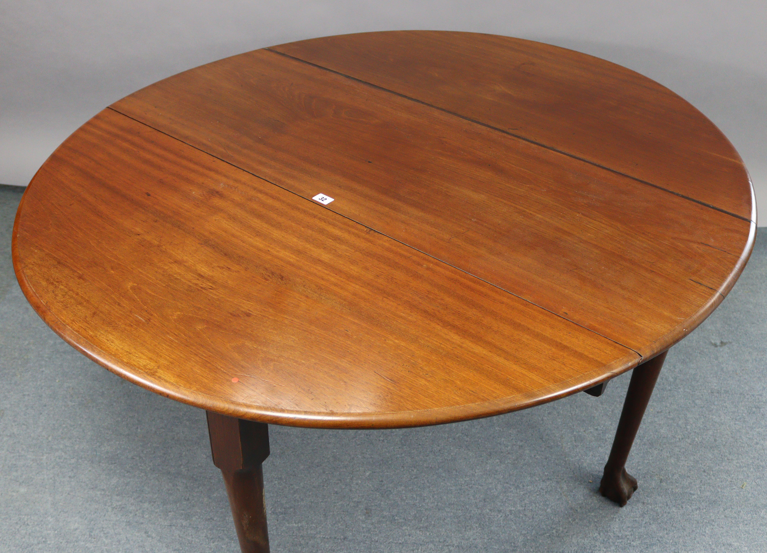 A late 19th century mahogany drop-leaf dining table, with oval top & on four round tapered legs with - Image 3 of 3
