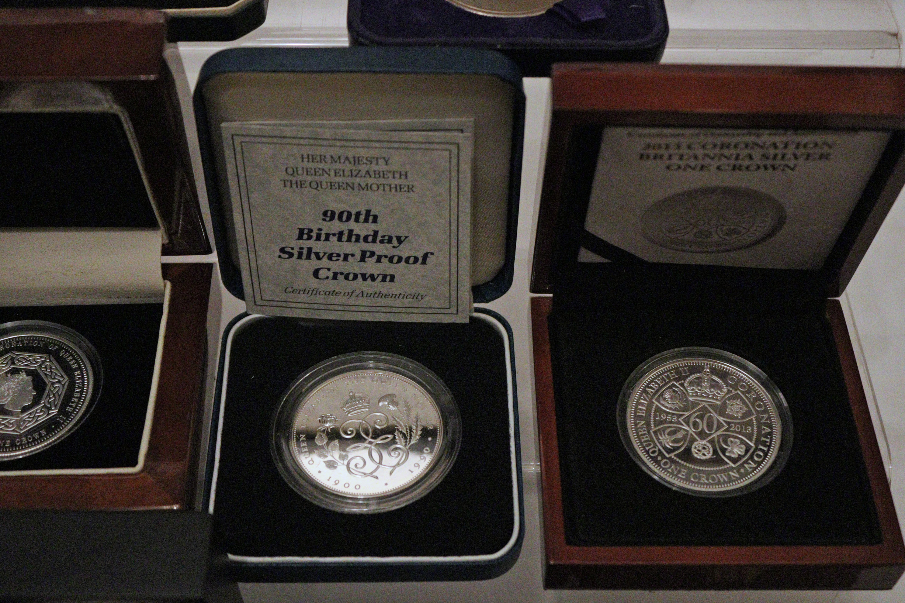 A set of four silver Tristan da Cunha 2013 Crowns commemorating the Diamond Jubilee of Queen - Image 5 of 12
