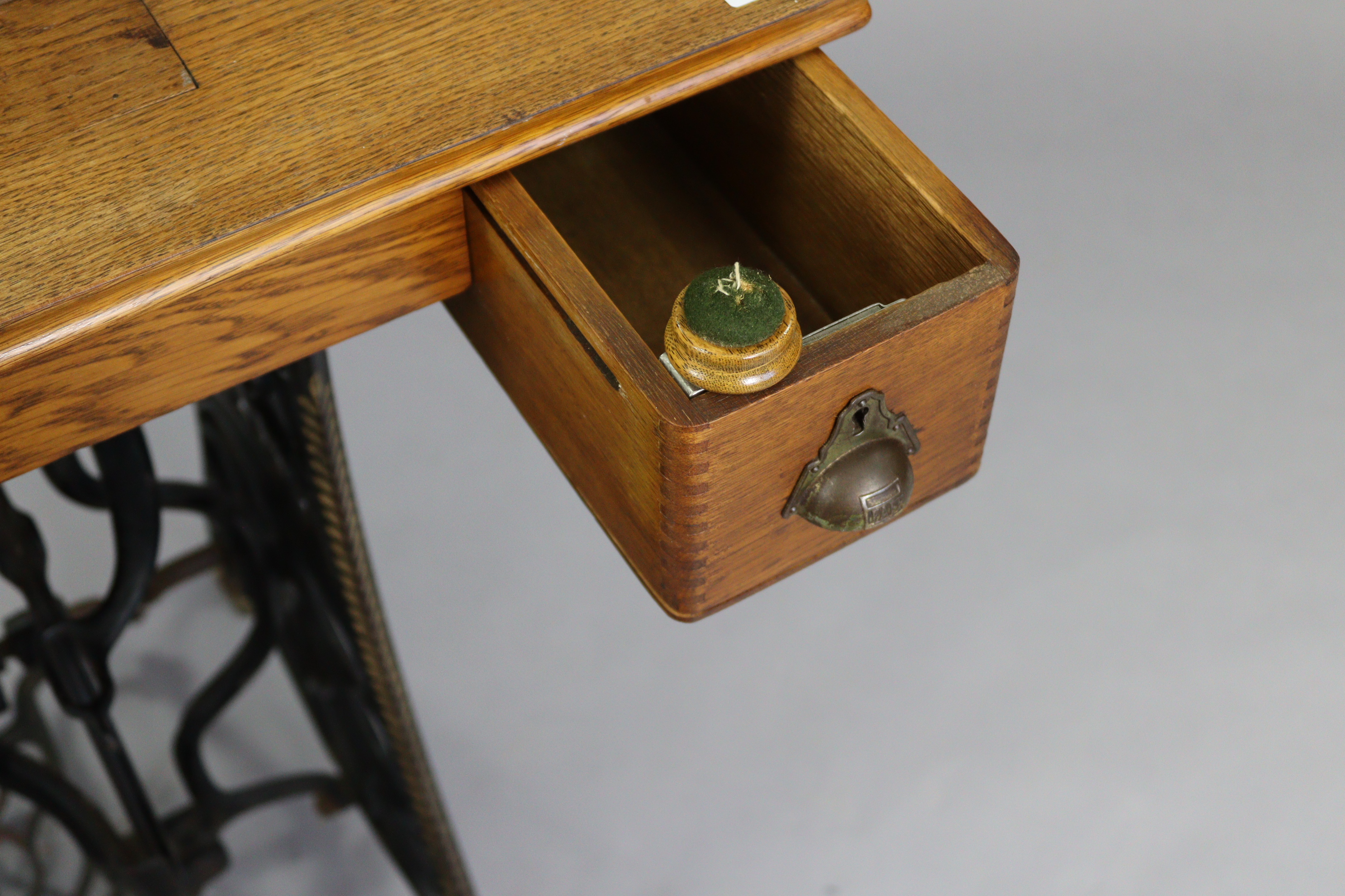 An early 20th century Pfaff treadle sewing machine in oak case, & on cast-iron stand, 37” wide. - Image 4 of 7