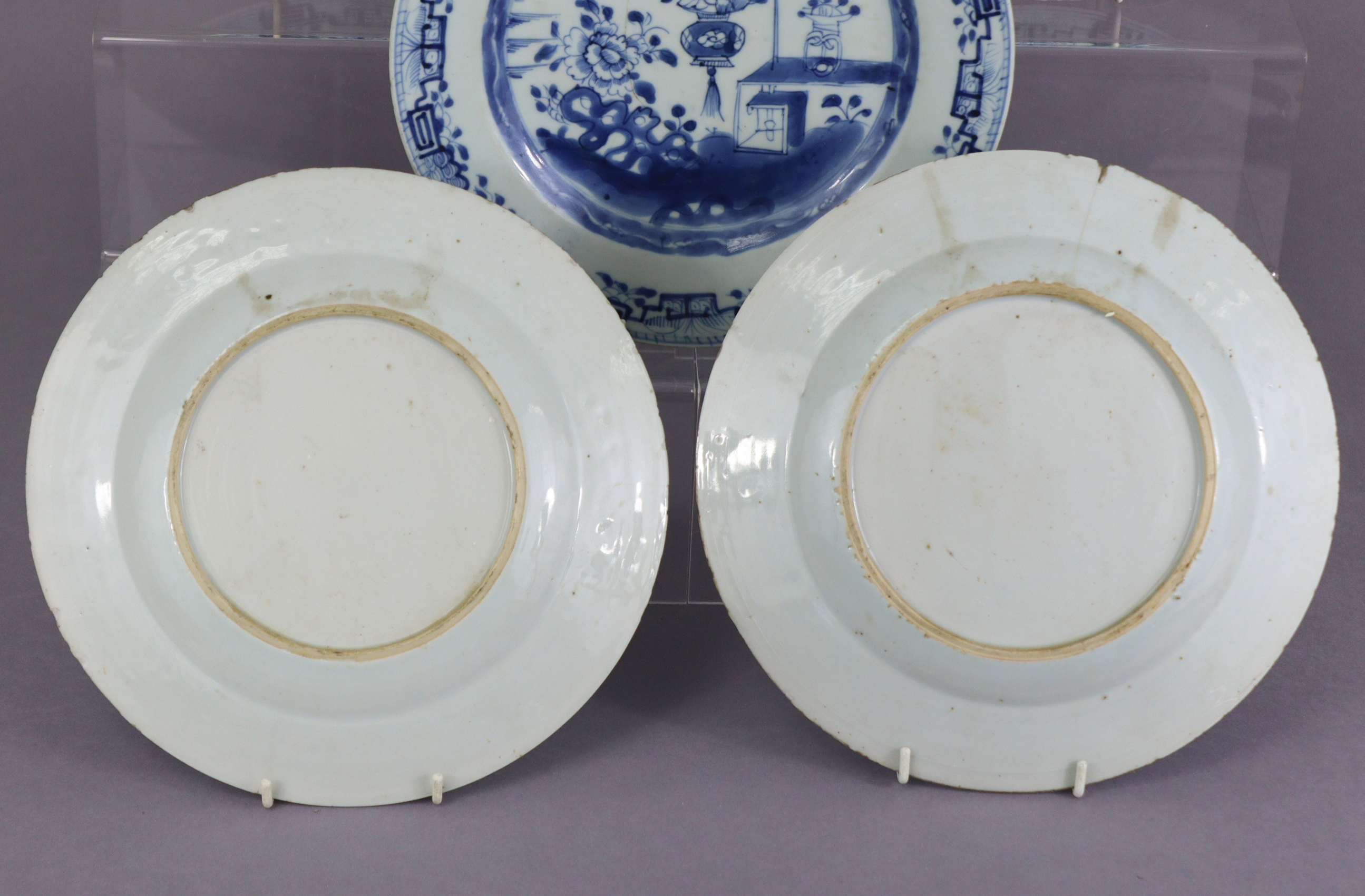 A set of five 18th century Chinese blue & white export porcelain 9½” plates, decorated with precious - Image 3 of 8