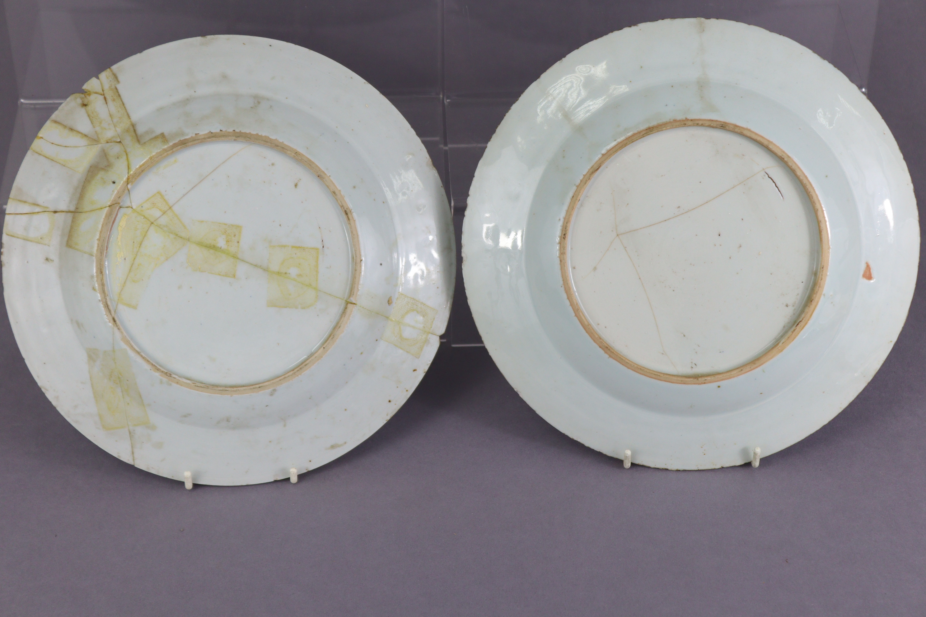 A set of five 18th century Chinese blue & white export porcelain 9½” plates, decorated with precious - Image 8 of 8