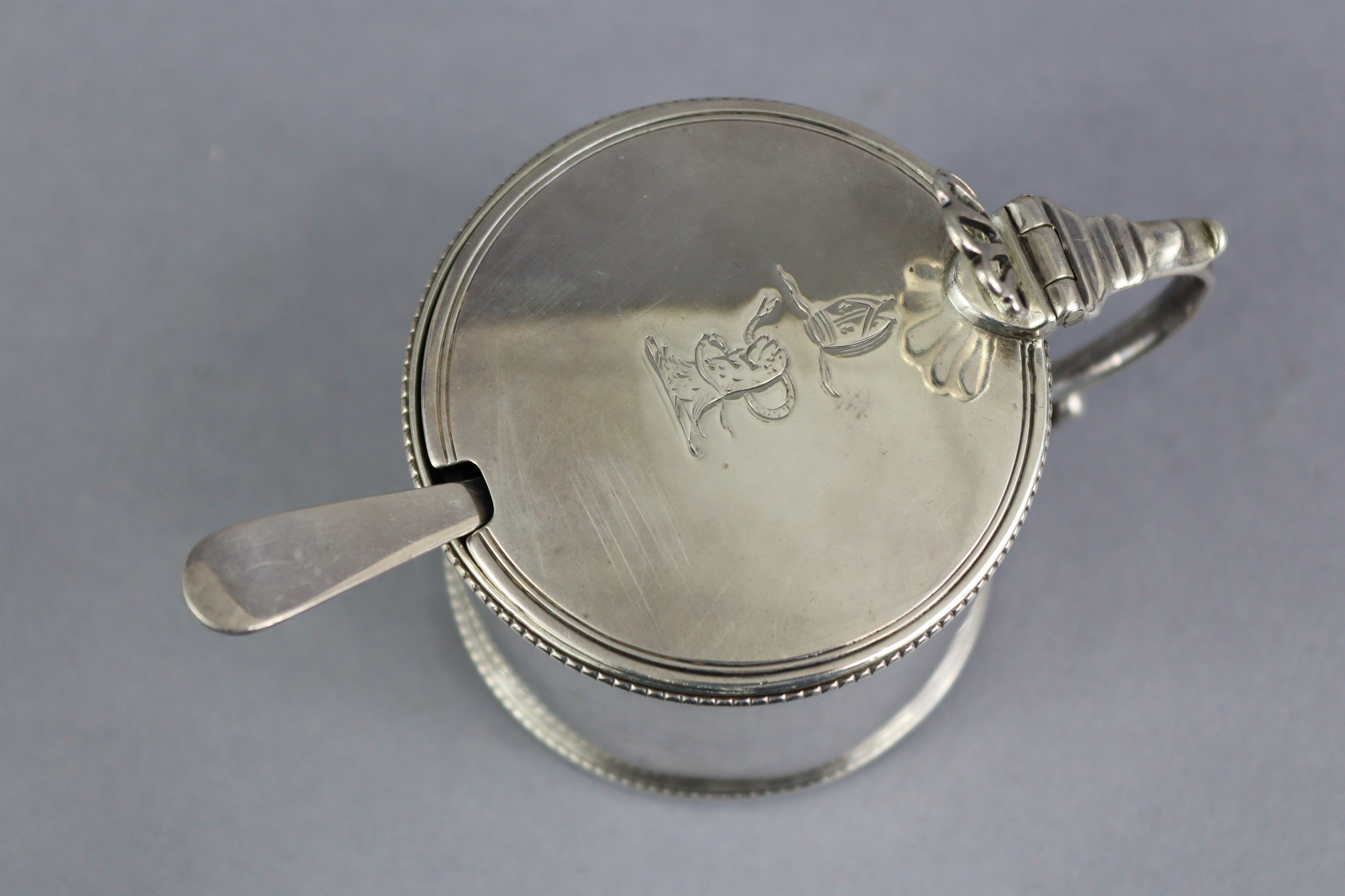 A George III silver drum-shaped mustard pot with pierced shell thumb-piece to the flat hinged lid, - Image 3 of 6