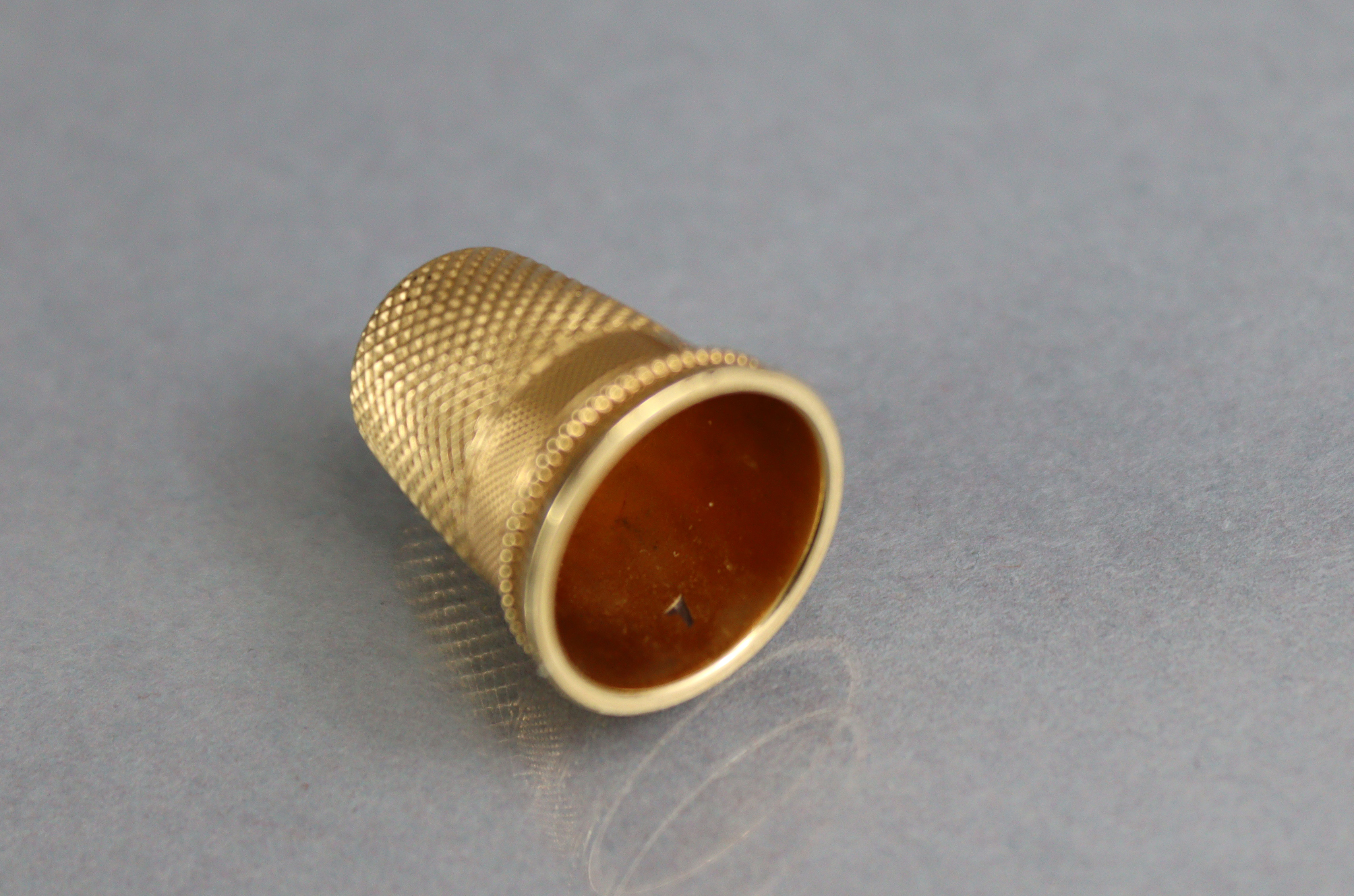 A GOLD THIMBLE with engraved inscription “Grace”, ¾” high, un-marked (6.8gm); in TIFFANY & Co. - Image 3 of 5