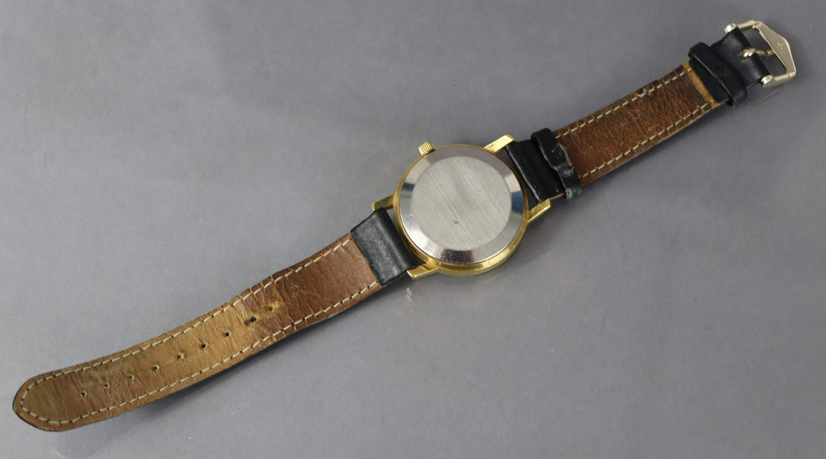 An Omega Automatic gent’ wristwatch, the circular silvered dial with gilt baton numerals, date - Image 6 of 6