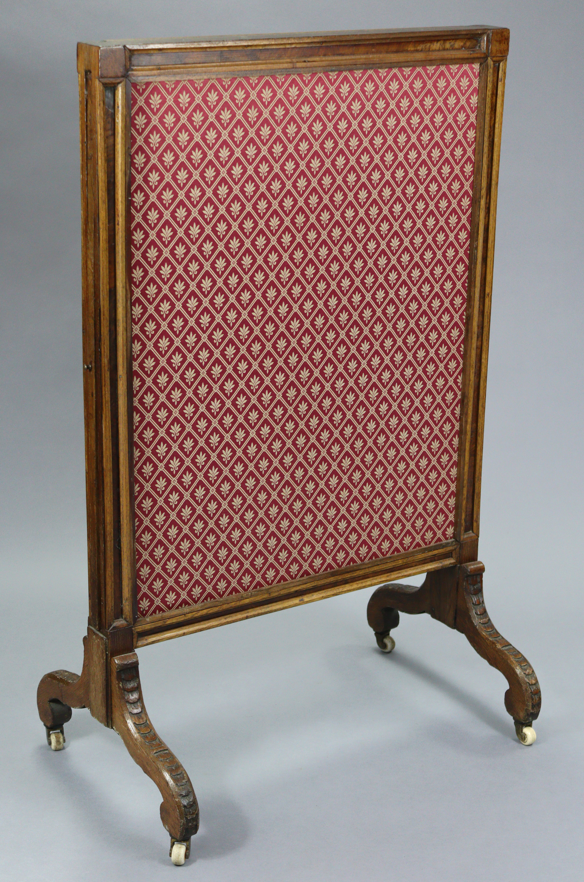 An early Victorian carved rosewood extendable fire screen inset floral silk damask, each side with - Image 3 of 3