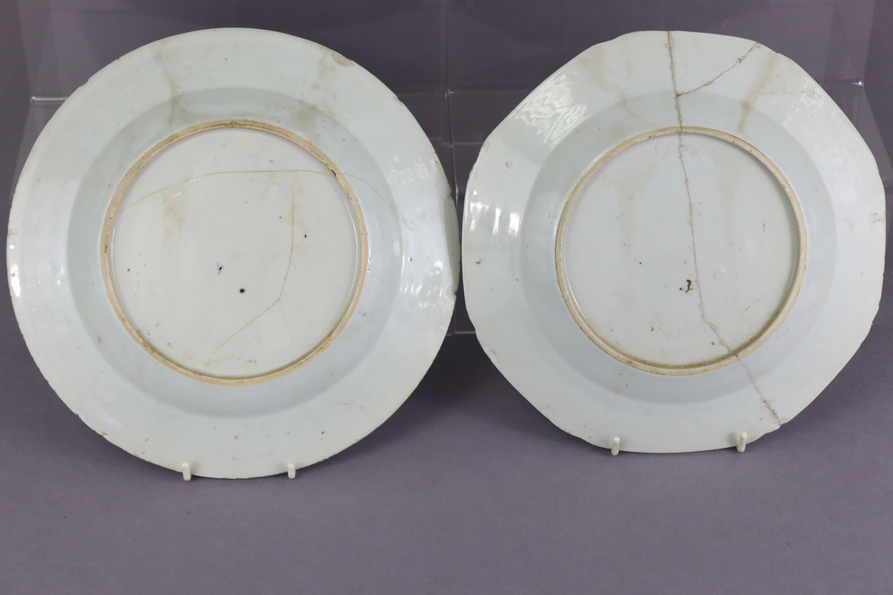 A set of five 18th century Chinese blue & white export porcelain 9½” plates, decorated with precious - Image 6 of 8
