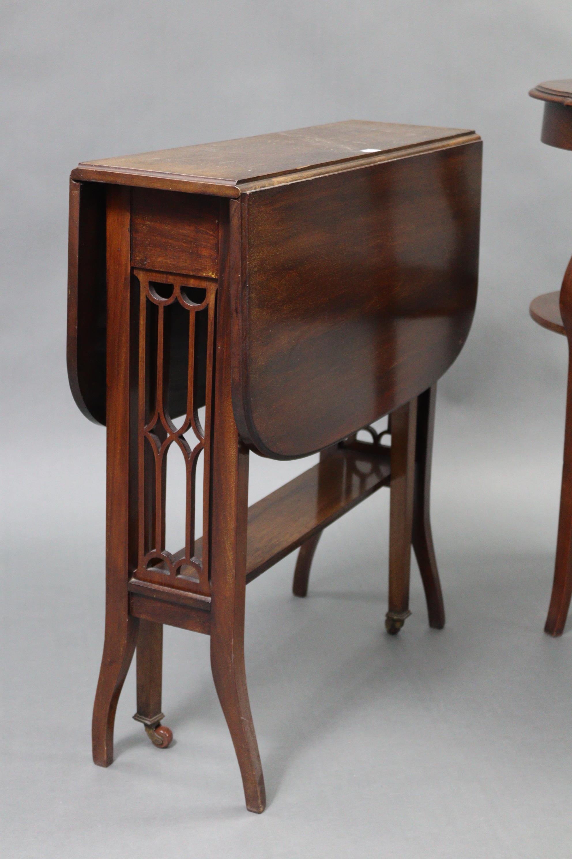 An Edwardian mahogany oval occasional table on four cabriole legs with open undertier, 27” wide; - Image 2 of 6