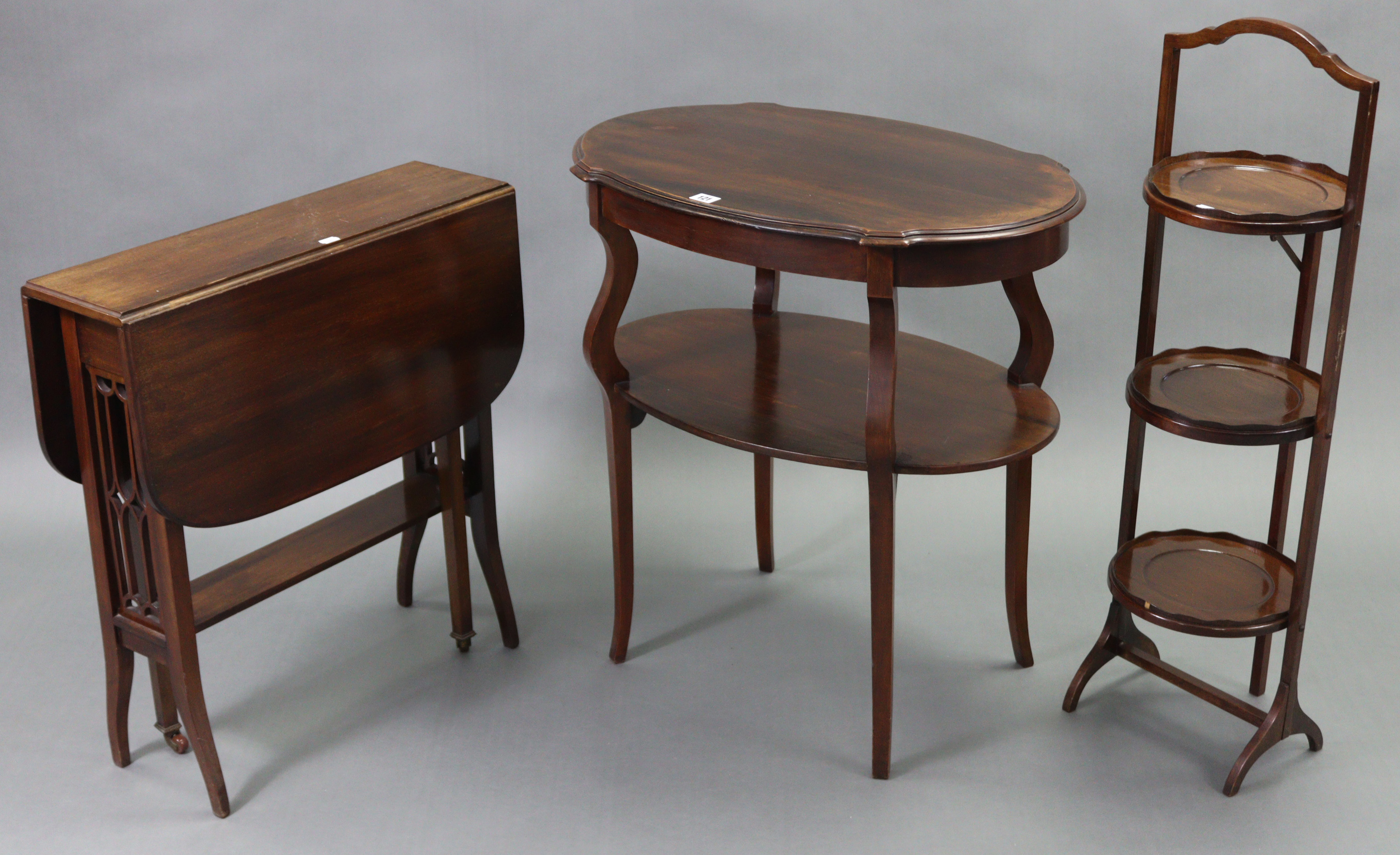 An Edwardian mahogany oval occasional table on four cabriole legs with open undertier, 27” wide;