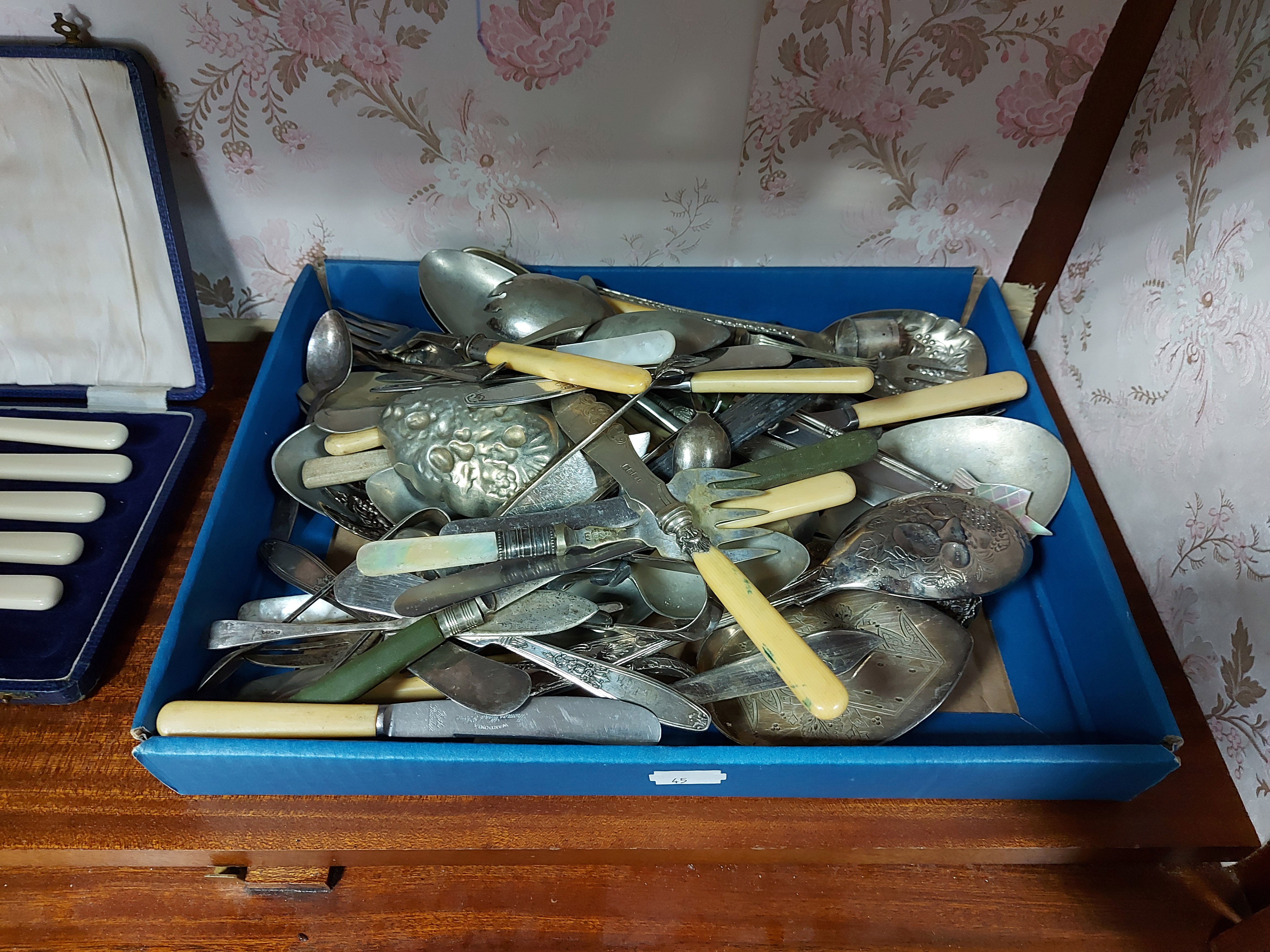 An engraved silver-plated cake knife & slice, each with simulated ivory handle & crown terminal; a - Image 4 of 4