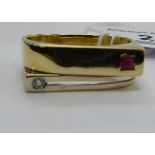 A bi-coloured 18ct gold ring,