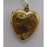 A foliate engraved 9ct gold heart shaped pendant 11