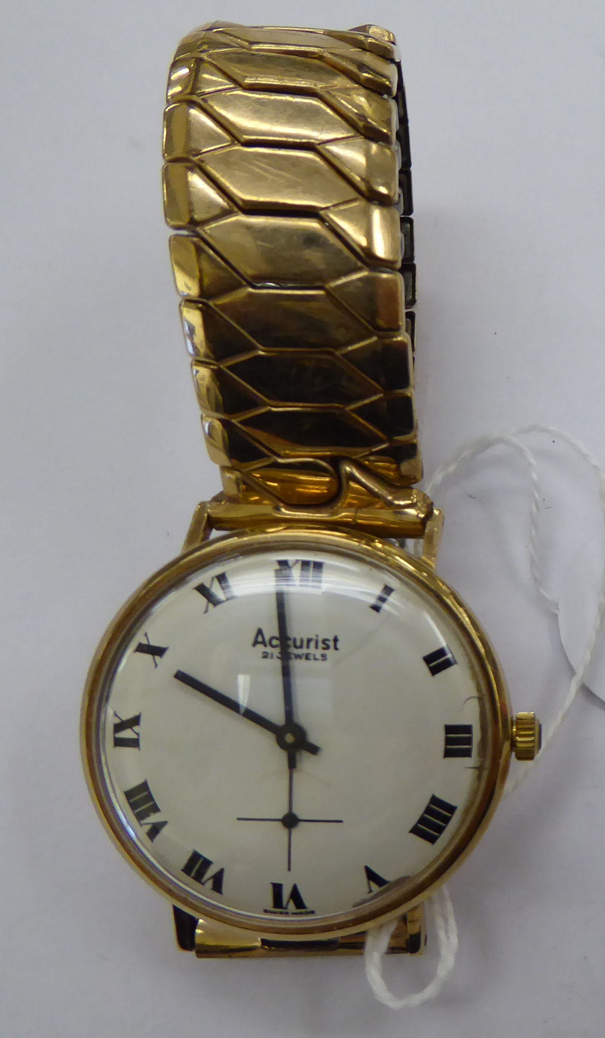 An Accurist 9ct gold cased wristwatch,