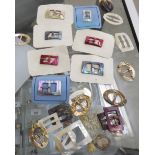 Mother-of-pearl buckles of various sizes and designs OS5