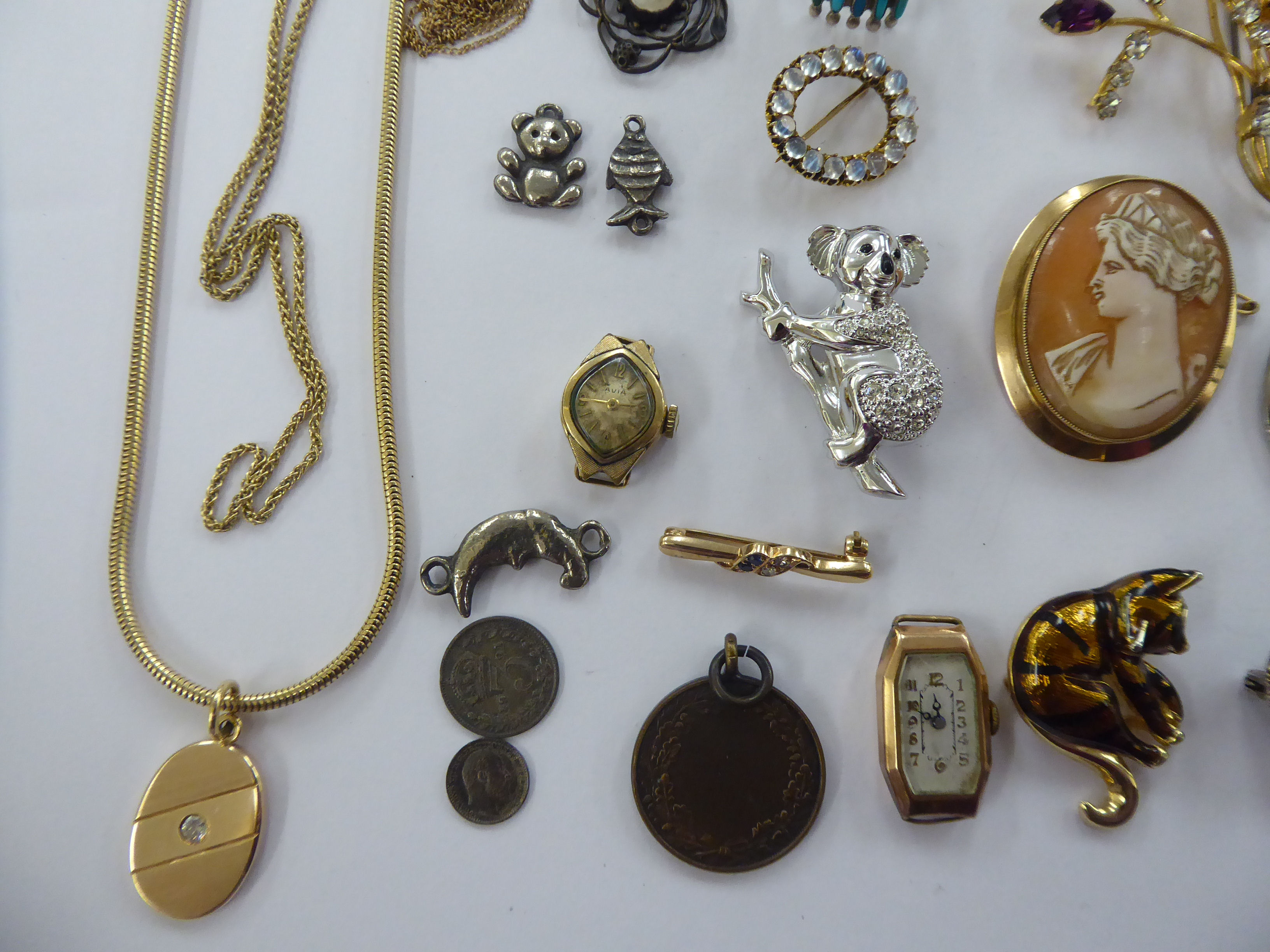 Items of personal ornament: to include a 9ct gold lady's wristwatch (case only) 11 - Image 4 of 5