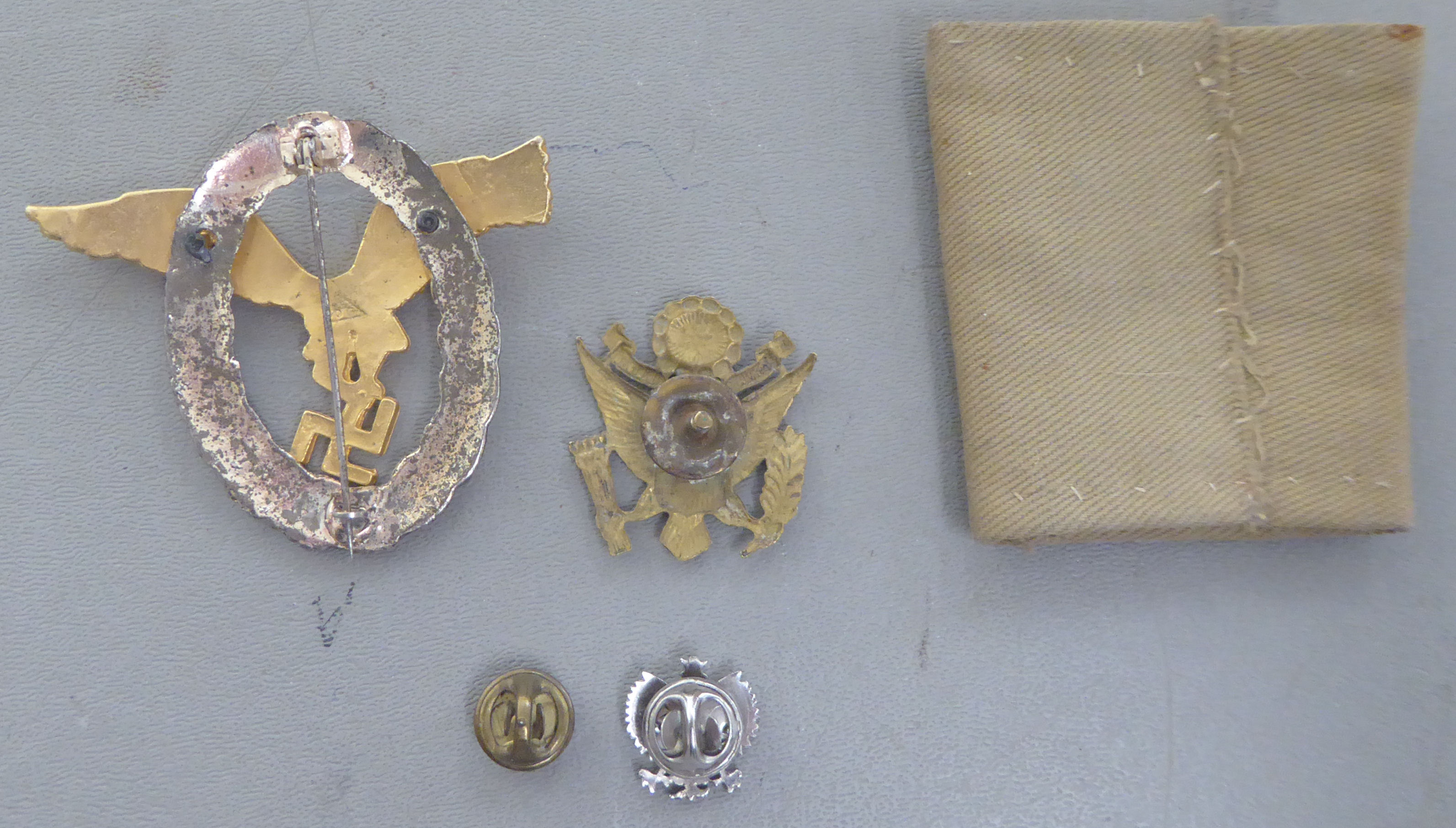 Uncollated military badges, - Image 2 of 2