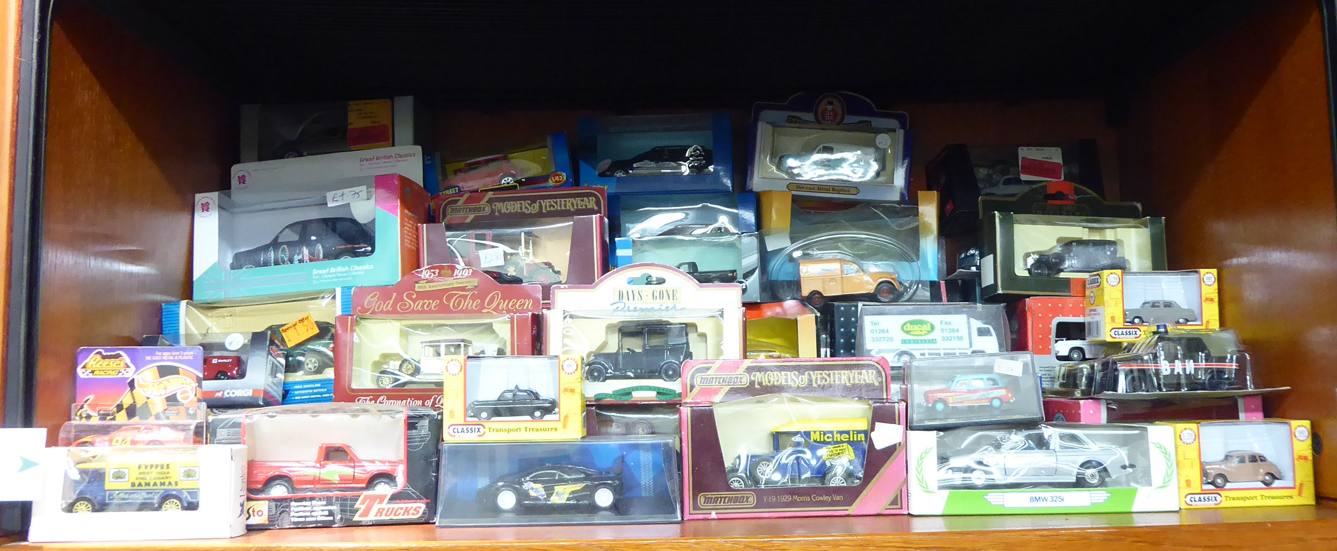 Diecast model vehicles: to include a Majorette Limousine boxed SR