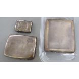 Silver collectables: to include an early 20thC engine turned folding cigarette case London 1908