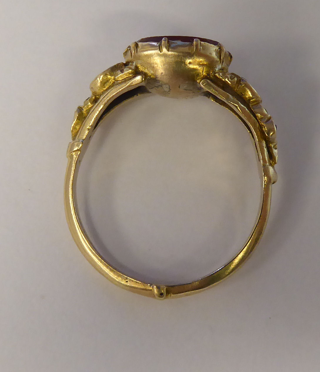 A gold coloured metal ring, - Image 4 of 5
