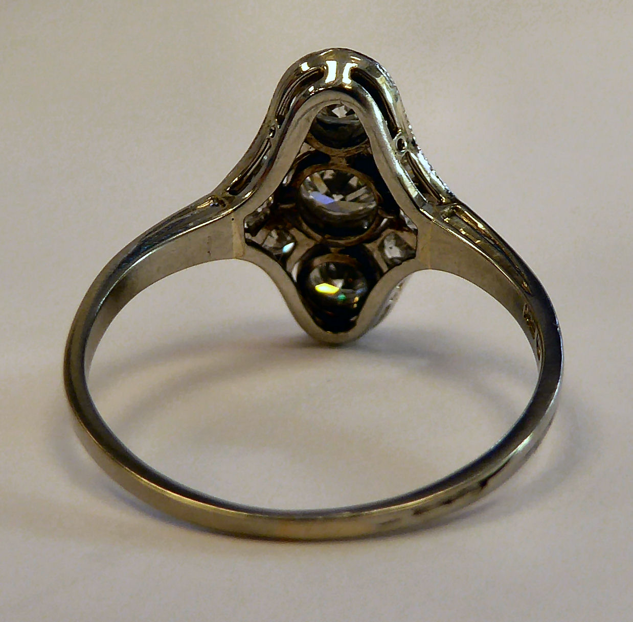 An 18ct white gold three stone diamond ring - Image 3 of 4