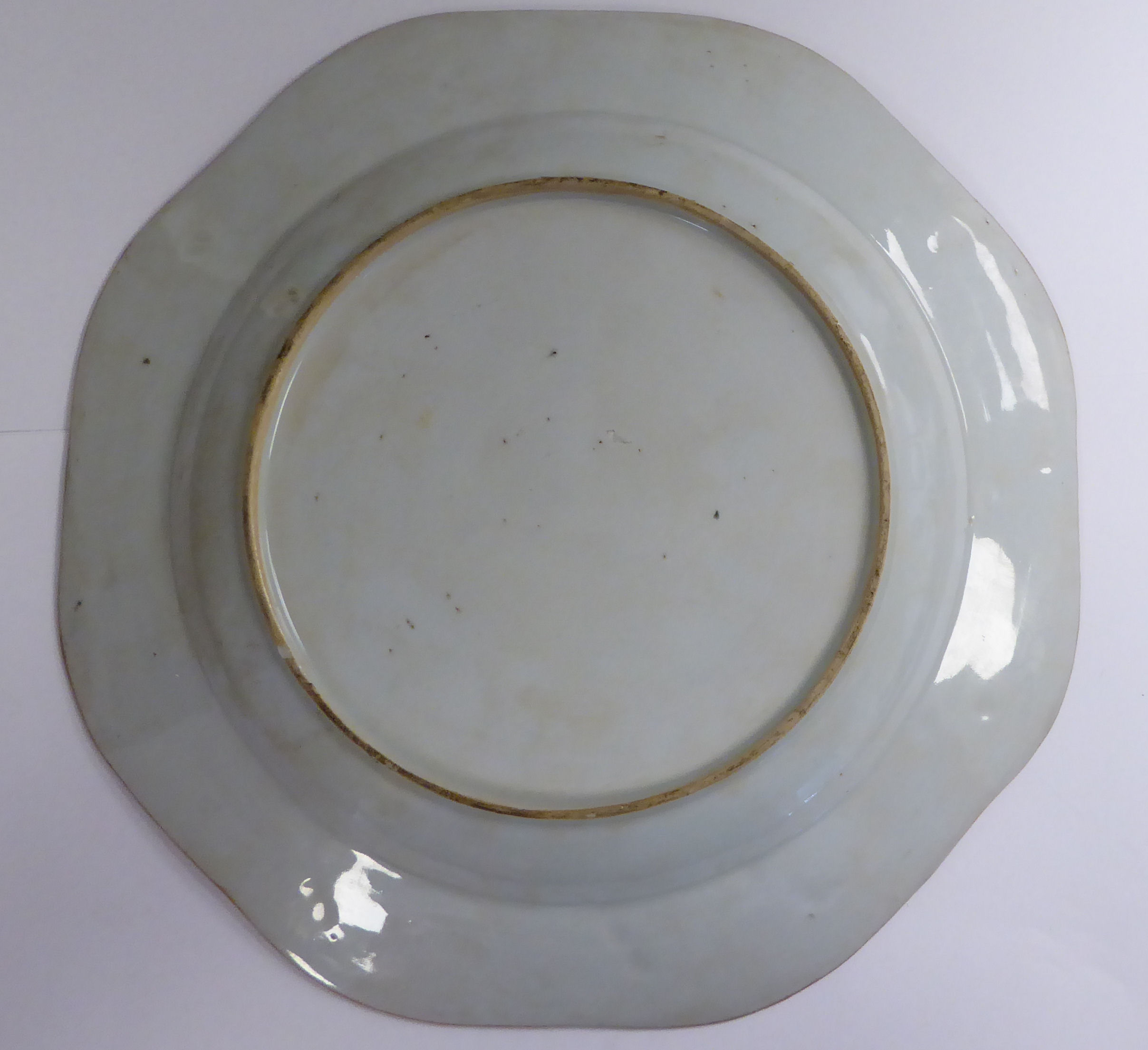 A late 18thC Chinese famille rose porcelain plate with a wavy border 9''dia - Image 4 of 4