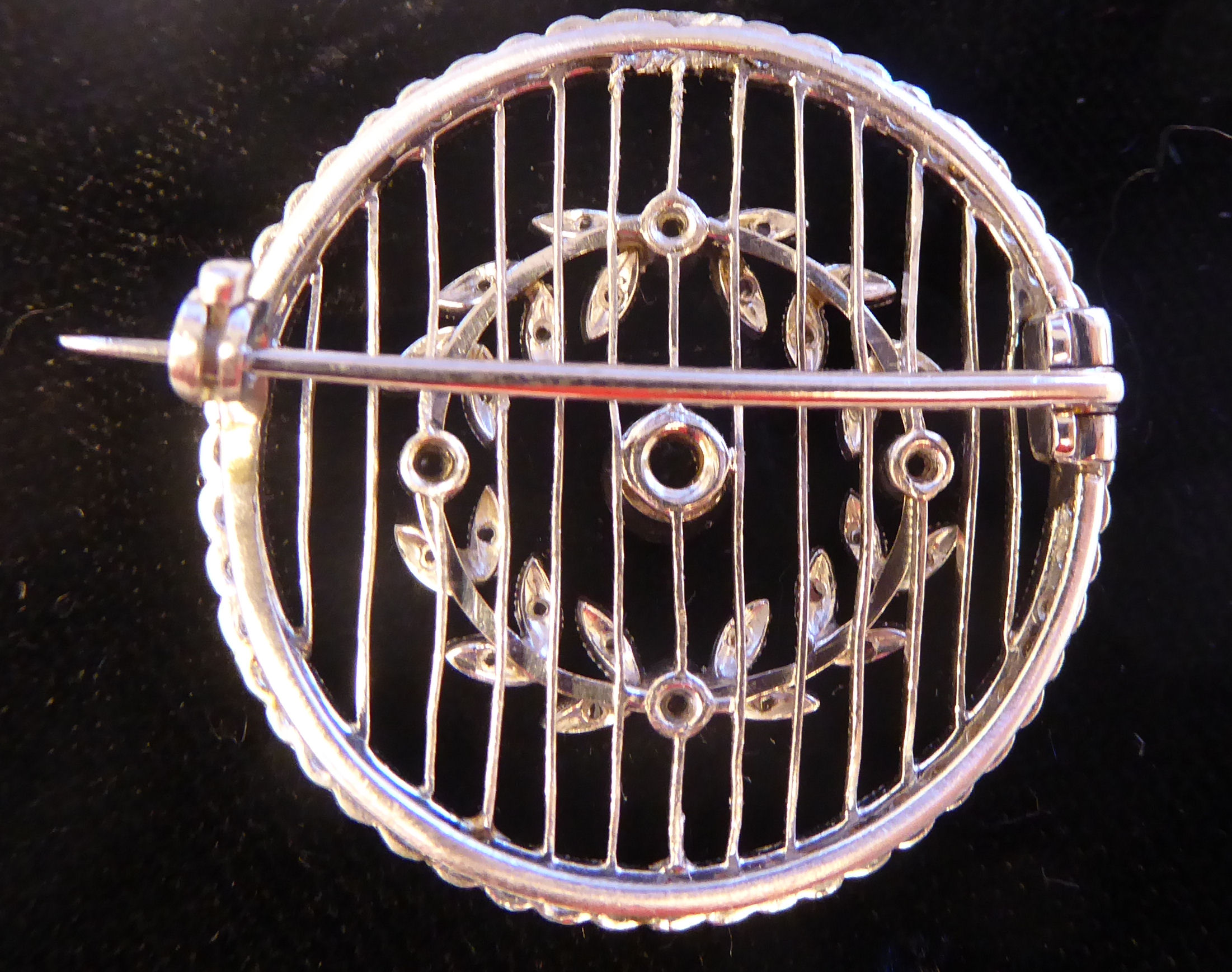 A white gold coloured metal and diamond set wheel brooch - Image 2 of 3