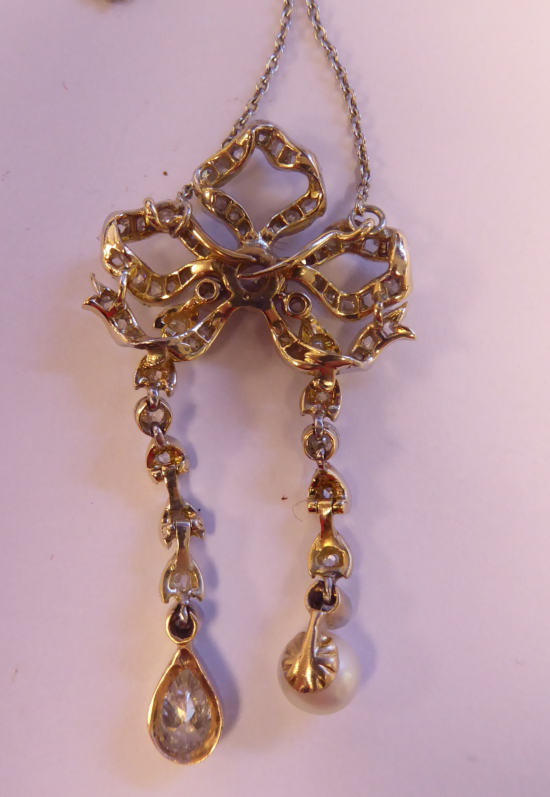 A white coloured gold necklet, the diamond set, - Image 2 of 2