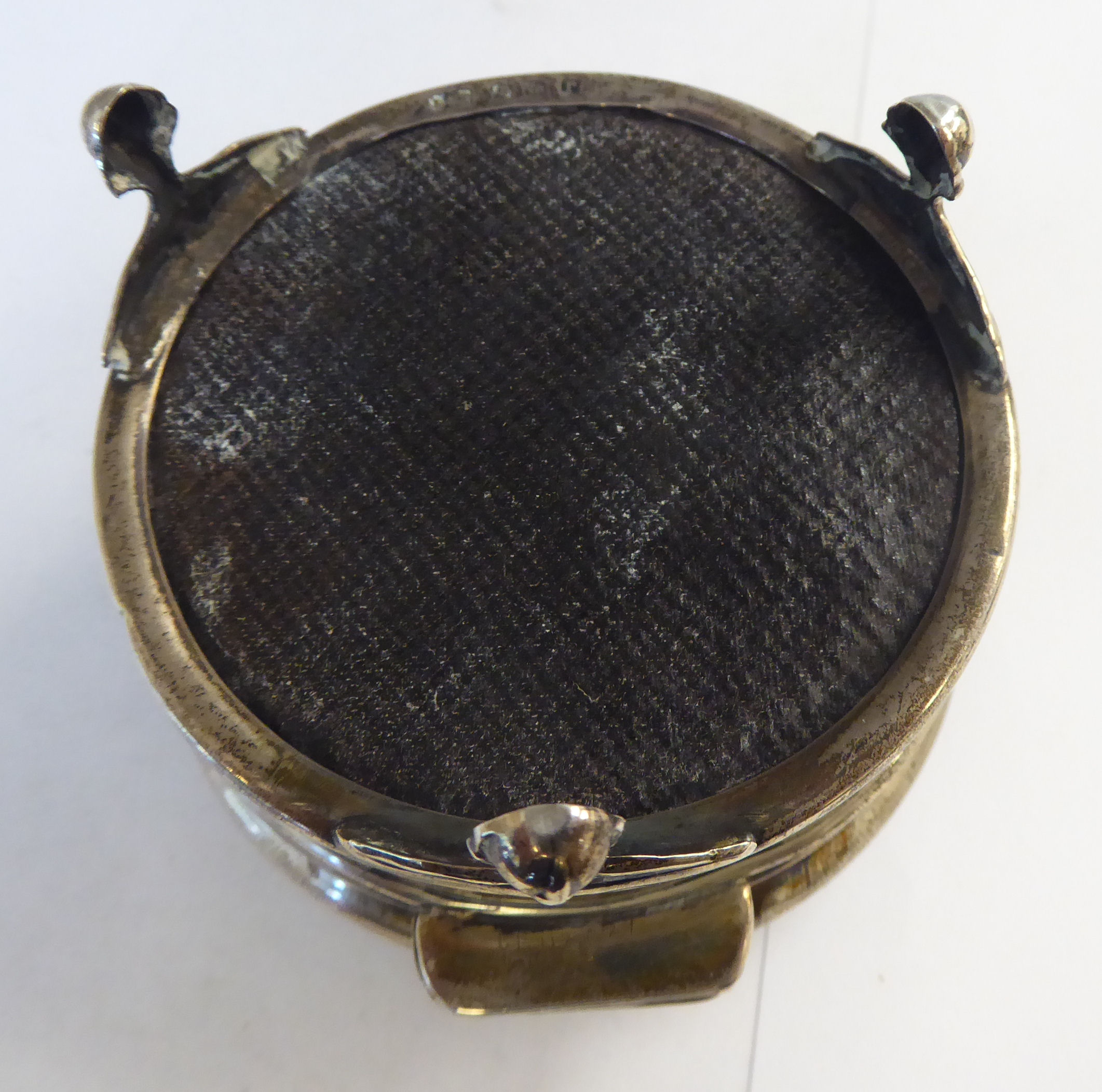 A silver circular ring box with a piquetworked tortoiseshell panel on the hinged lid, - Image 5 of 5