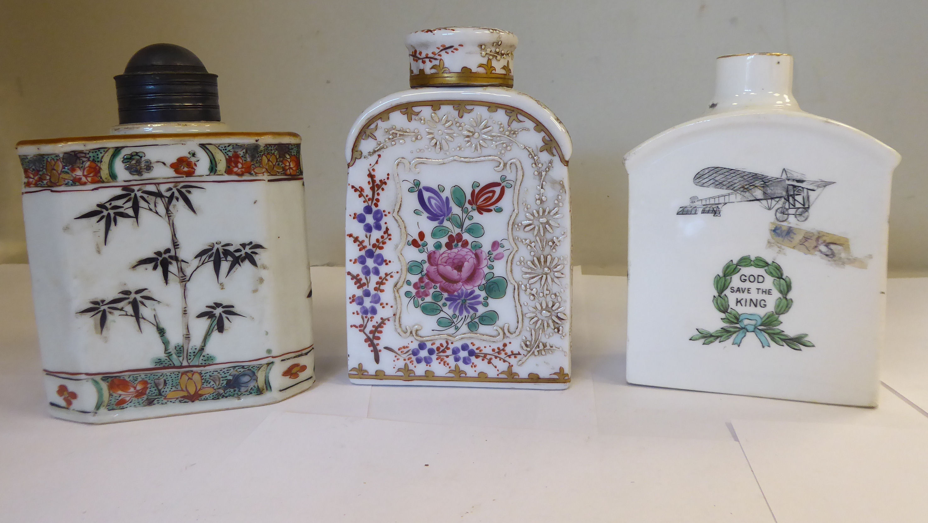 A Great War period Chelson China ivory glazed, shouldered caddy, - Image 3 of 5