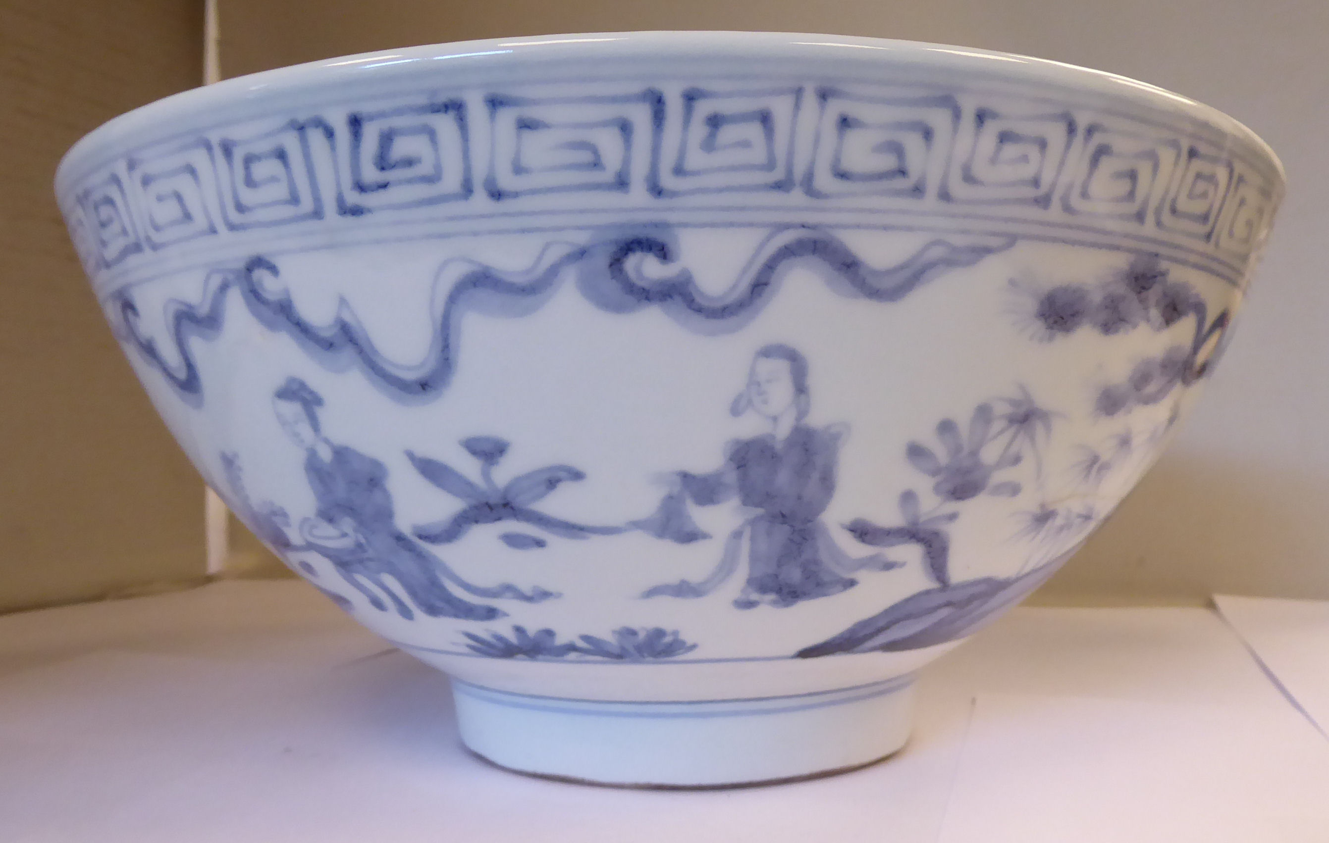 A 20thC Chinese porcelain footed bowl,