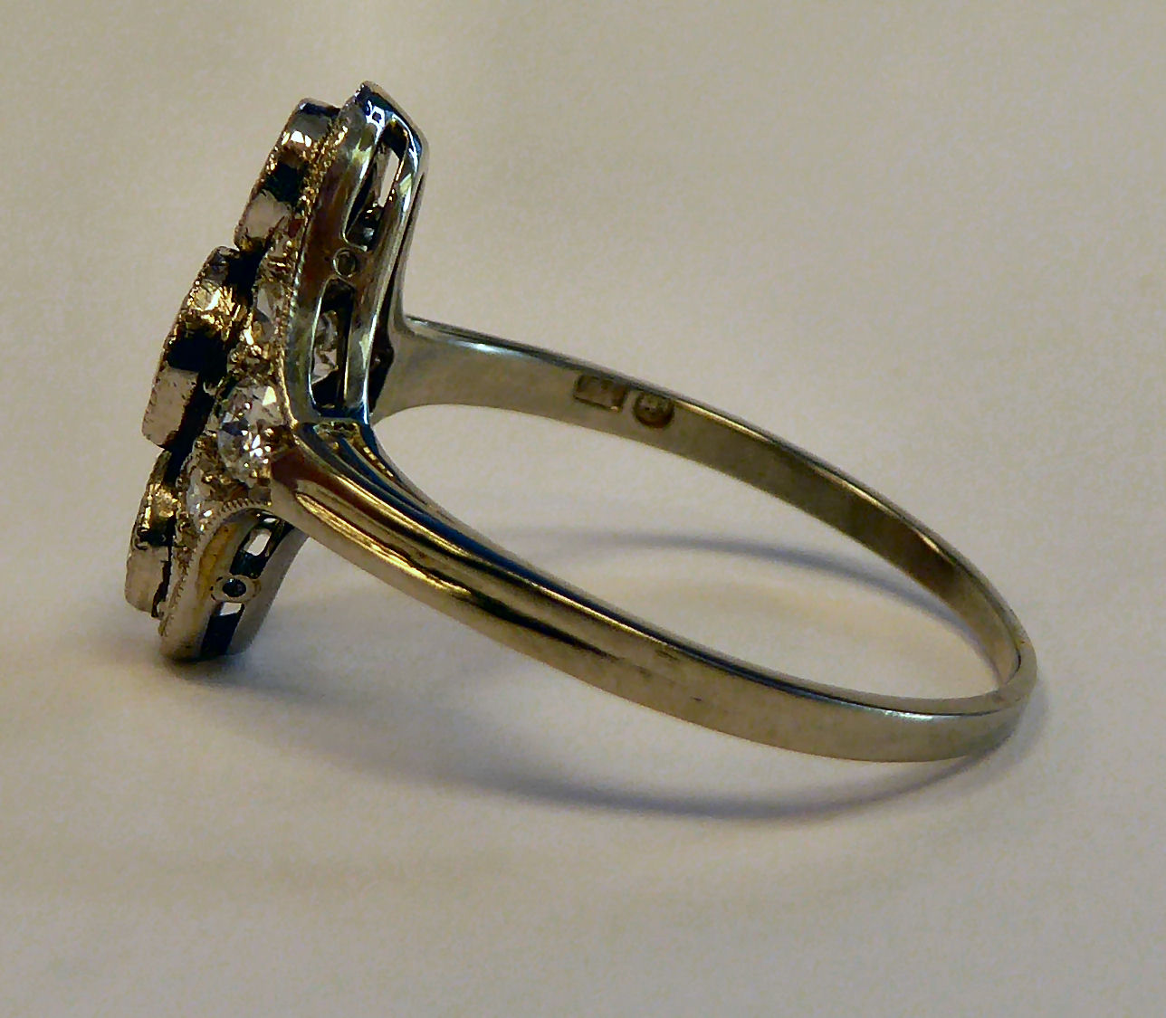 An 18ct white gold three stone diamond ring - Image 2 of 4