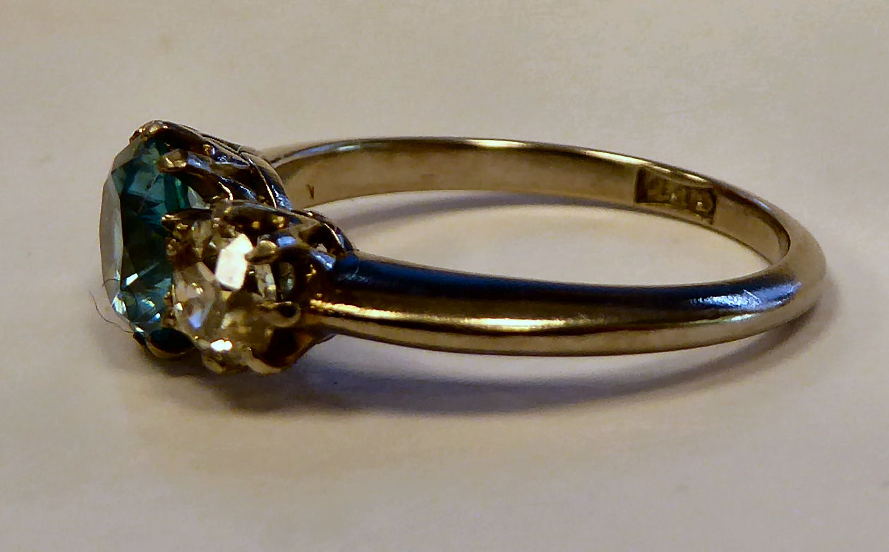 A white gold coloured metal, three stone ring, claw set with aquamarine, - Image 2 of 4