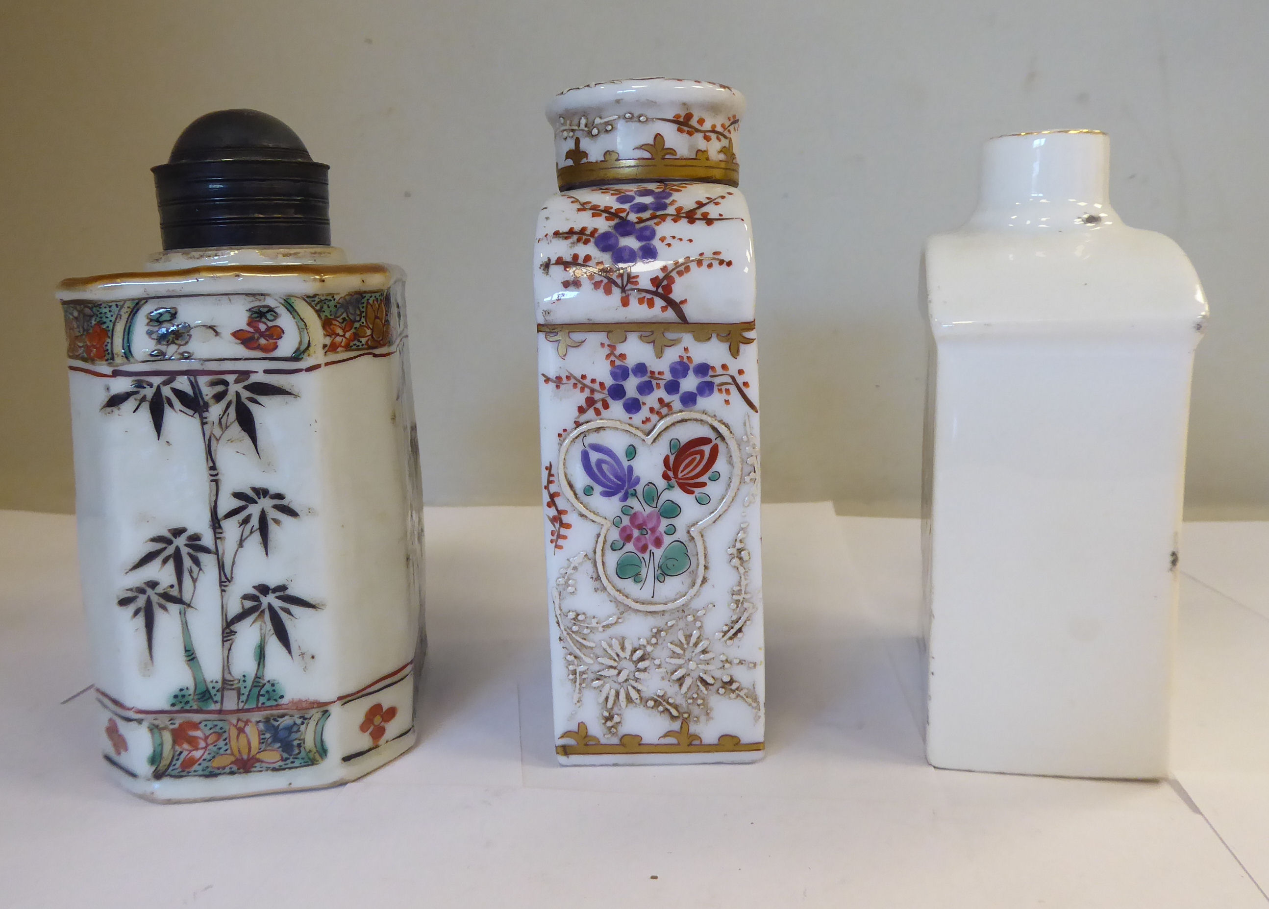 A Great War period Chelson China ivory glazed, shouldered caddy, - Image 5 of 5