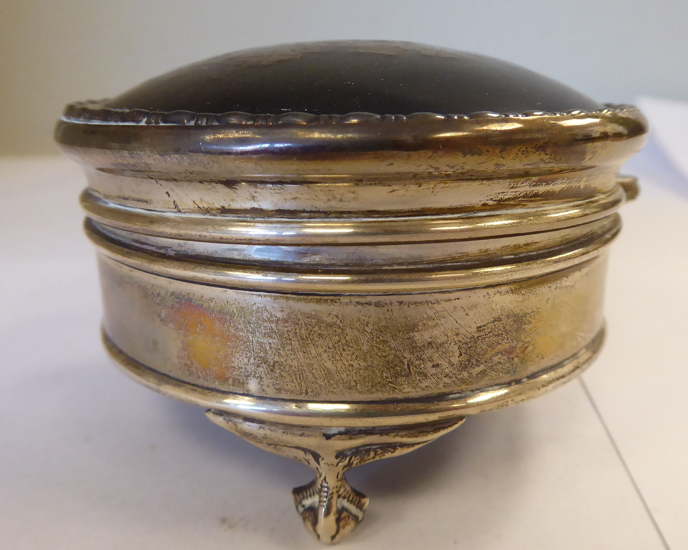 A silver circular ring box with a piquetworked tortoiseshell panel on the hinged lid, - Image 2 of 5