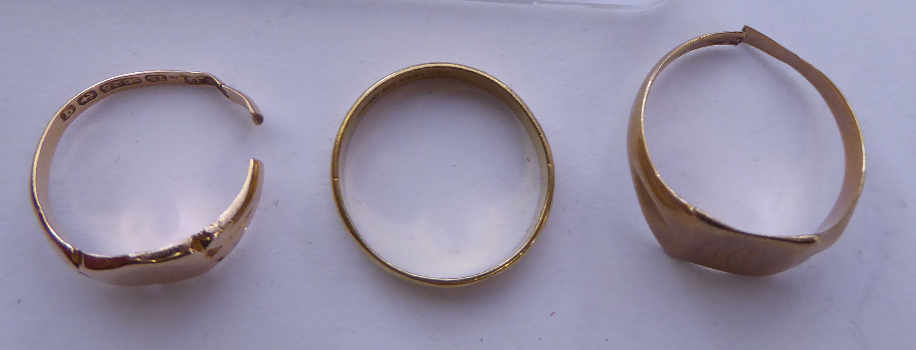 A (broken) 15ct gold signet ring; a (broken) 9ct gold signet ring; - Image 2 of 2